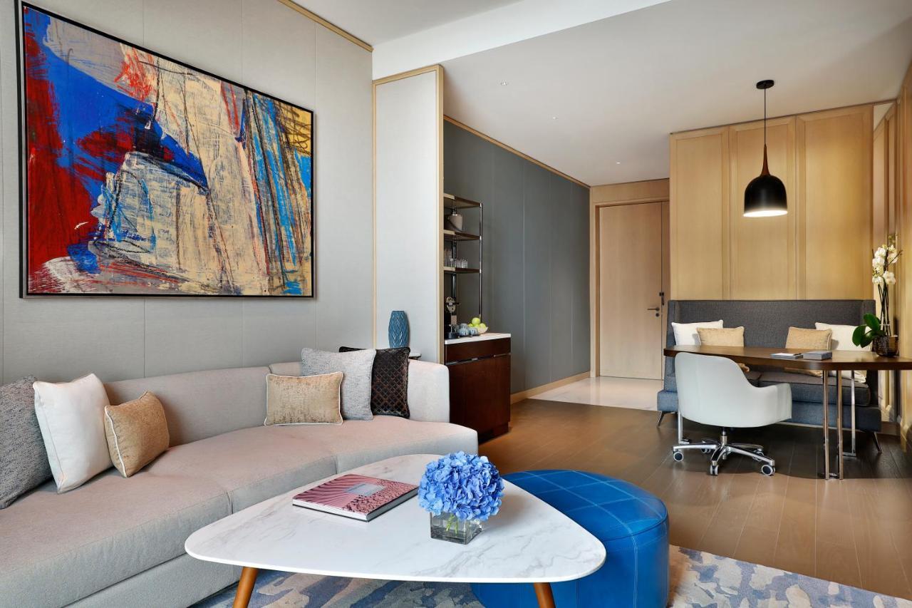 Horizon Suite City View King Balcony
