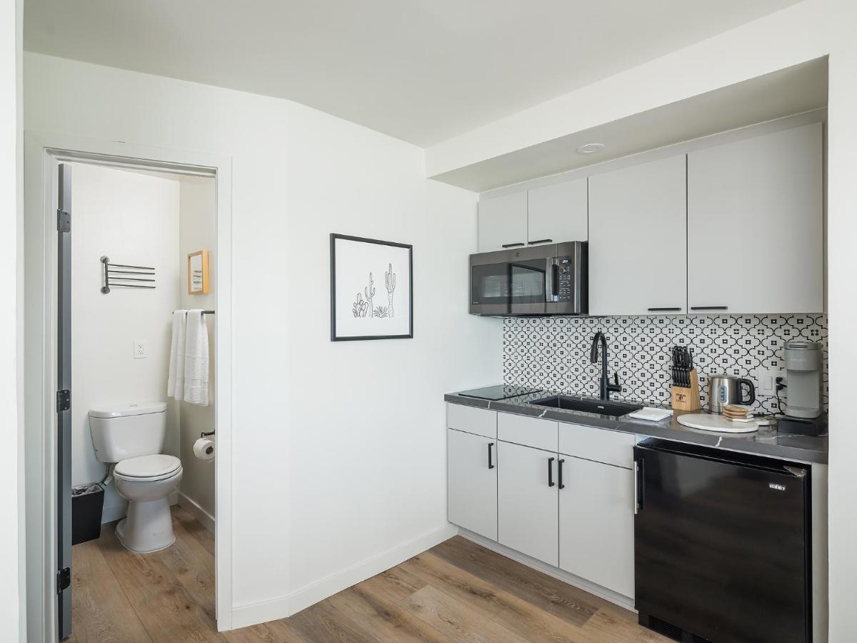Oceanfront Corner King Studio 206