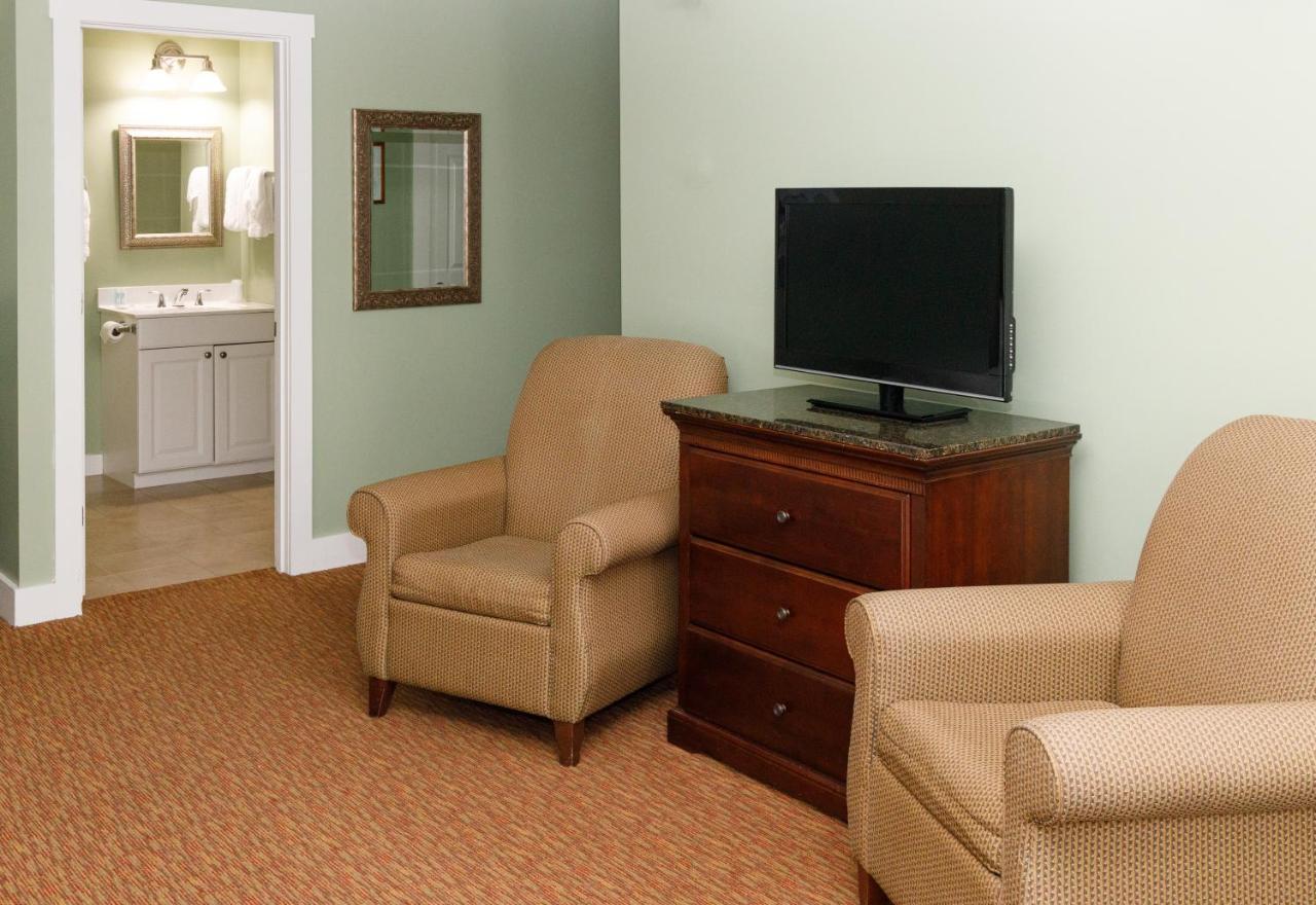 Queen Standard 2 Queen Beds Compass Rose Building