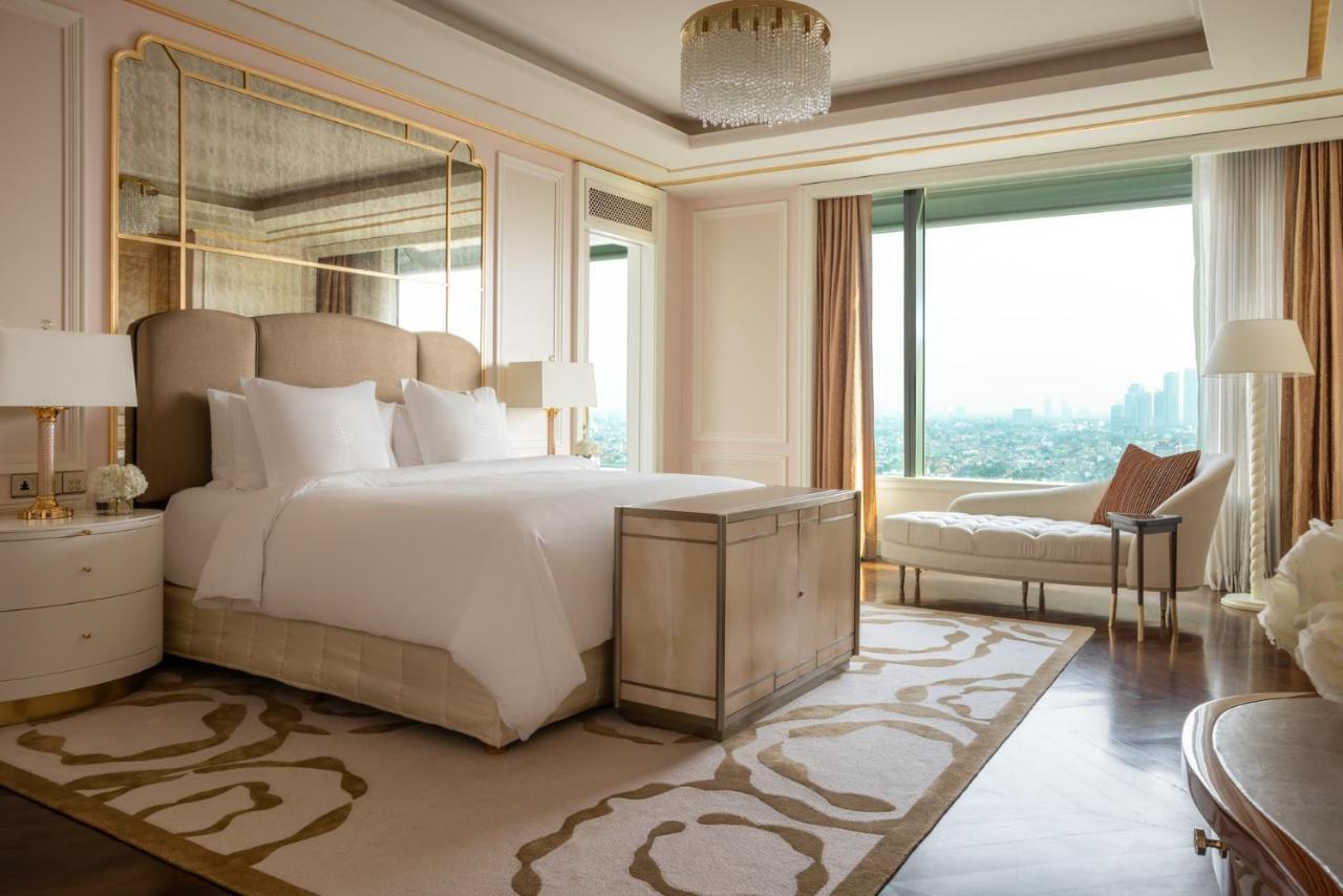 One-Bedroom Ambassador Suite