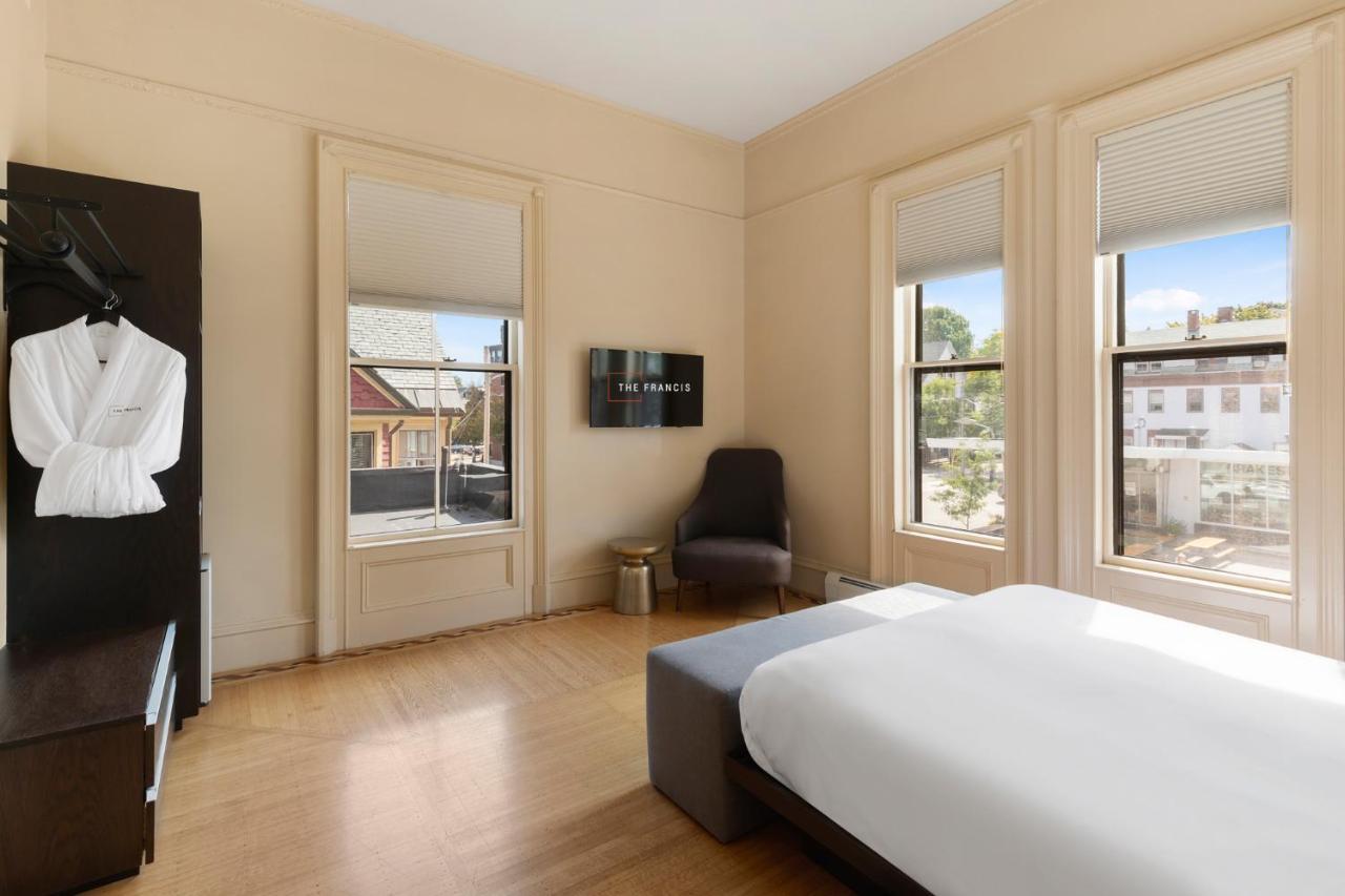 Standard Queen Room