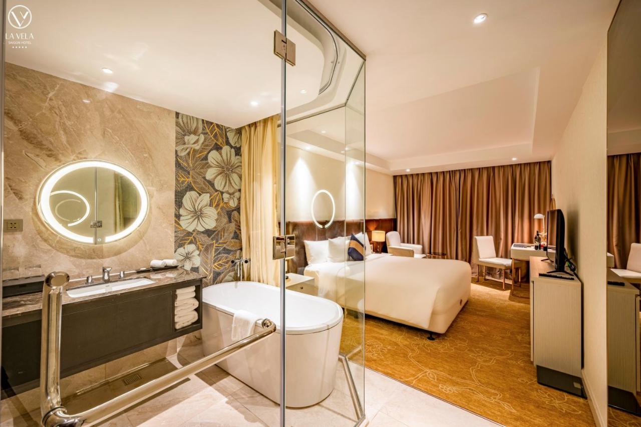 Premier Deluxe King Room – Balcony City View
