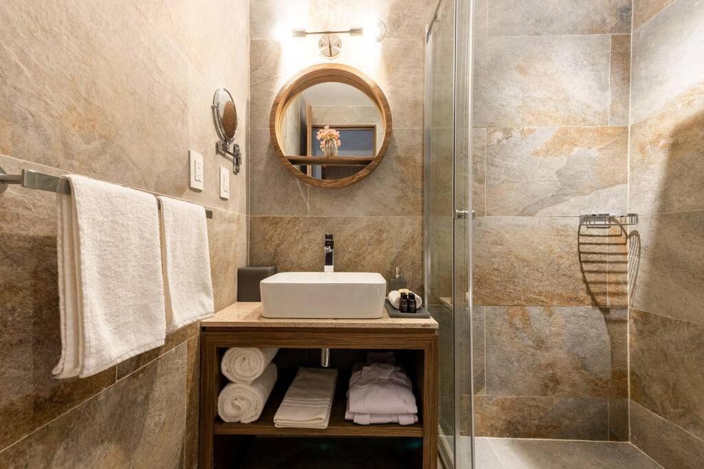 Deluxe King Suite,1246850857:JPEG