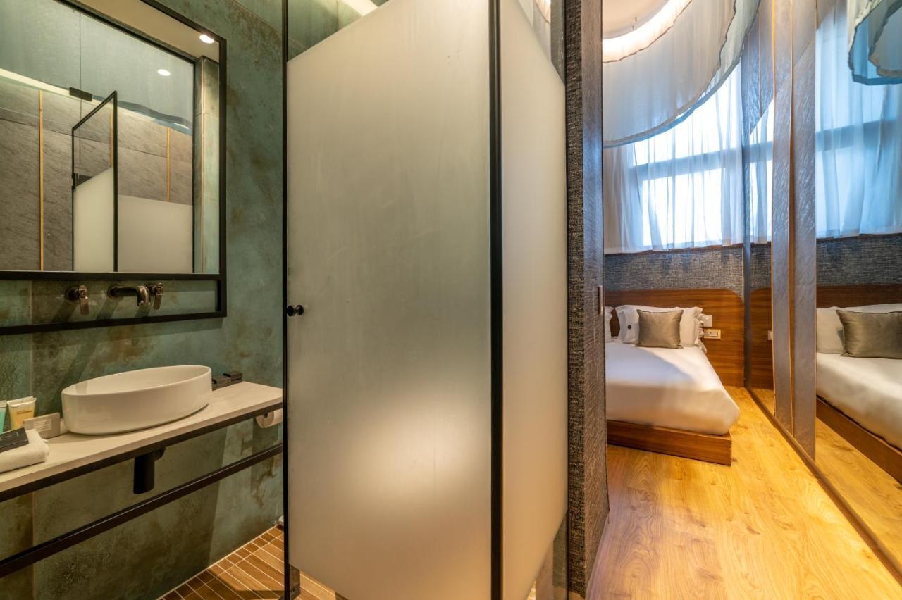 Small Modern Single Room