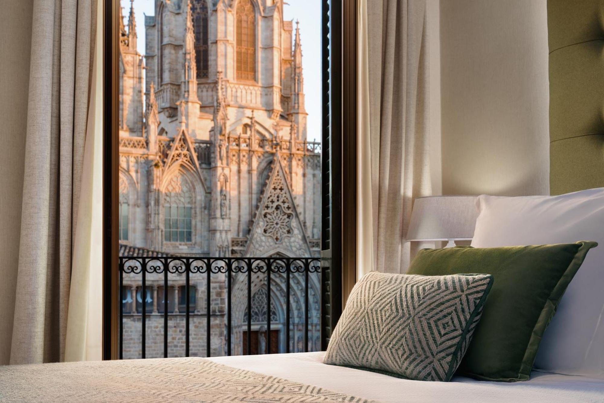 Grand Master Suite,696920790:JPEG