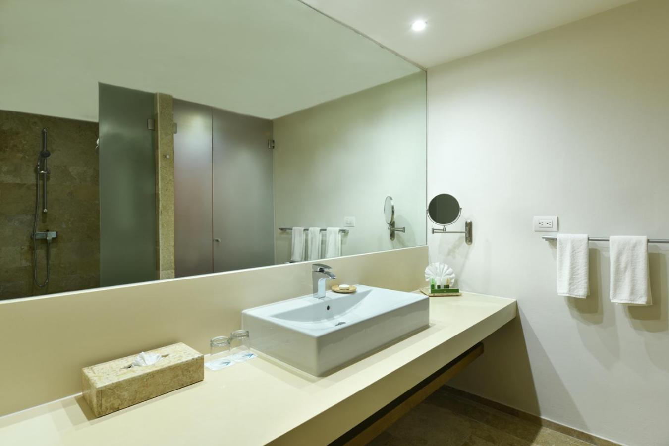 Superior Aluxes Double Room Hot Tub