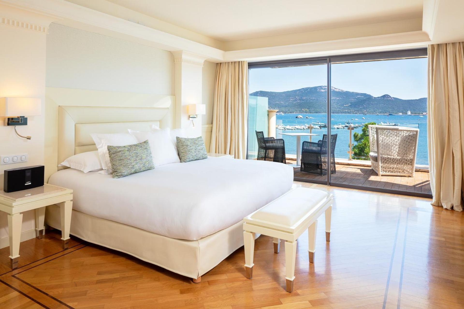 Deluxe Suite with Sea View,1208631850:JPEG