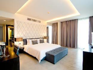 Two-Bedroom Royal Suite Sea View