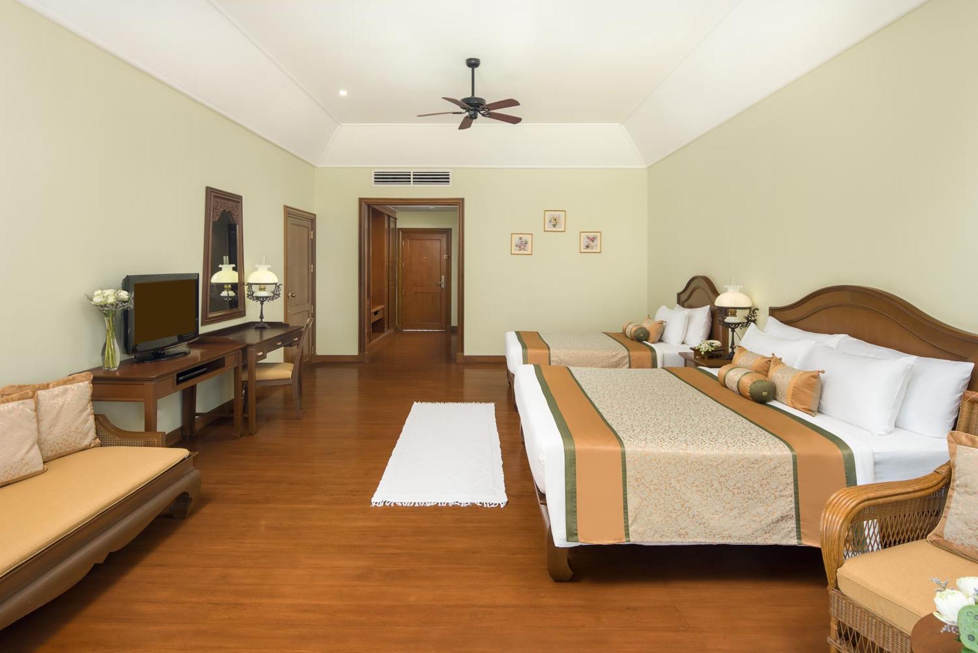 Deluxe Family Room
