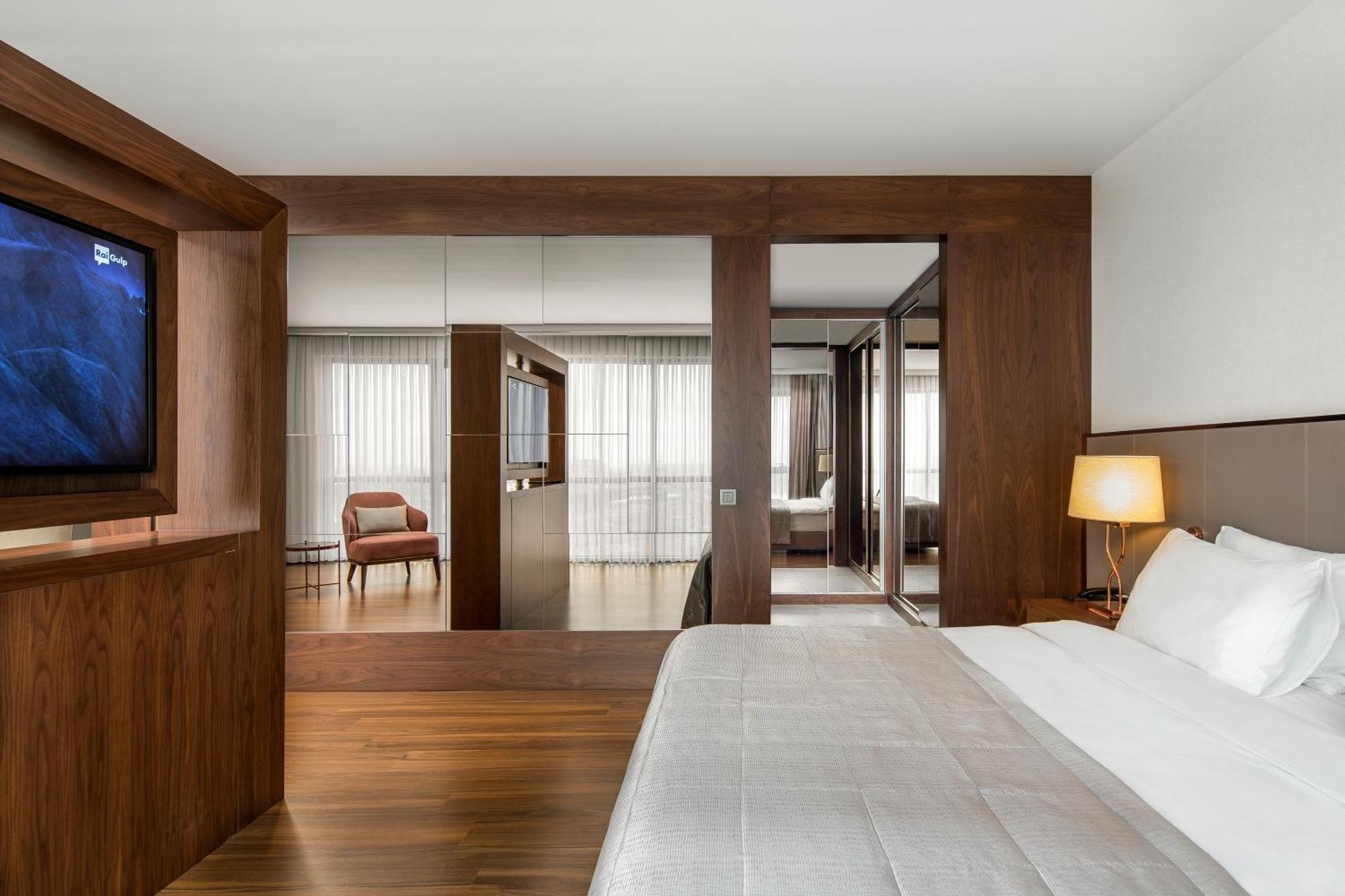 Junior Suite with Golden Horn View,1209777688:JPEG