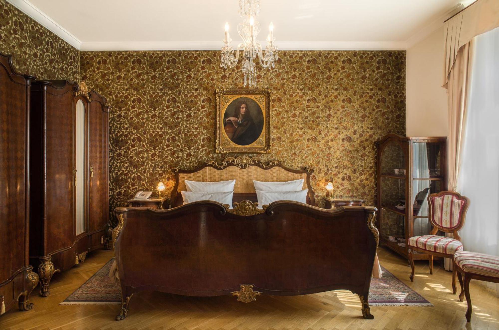 Historical Suite