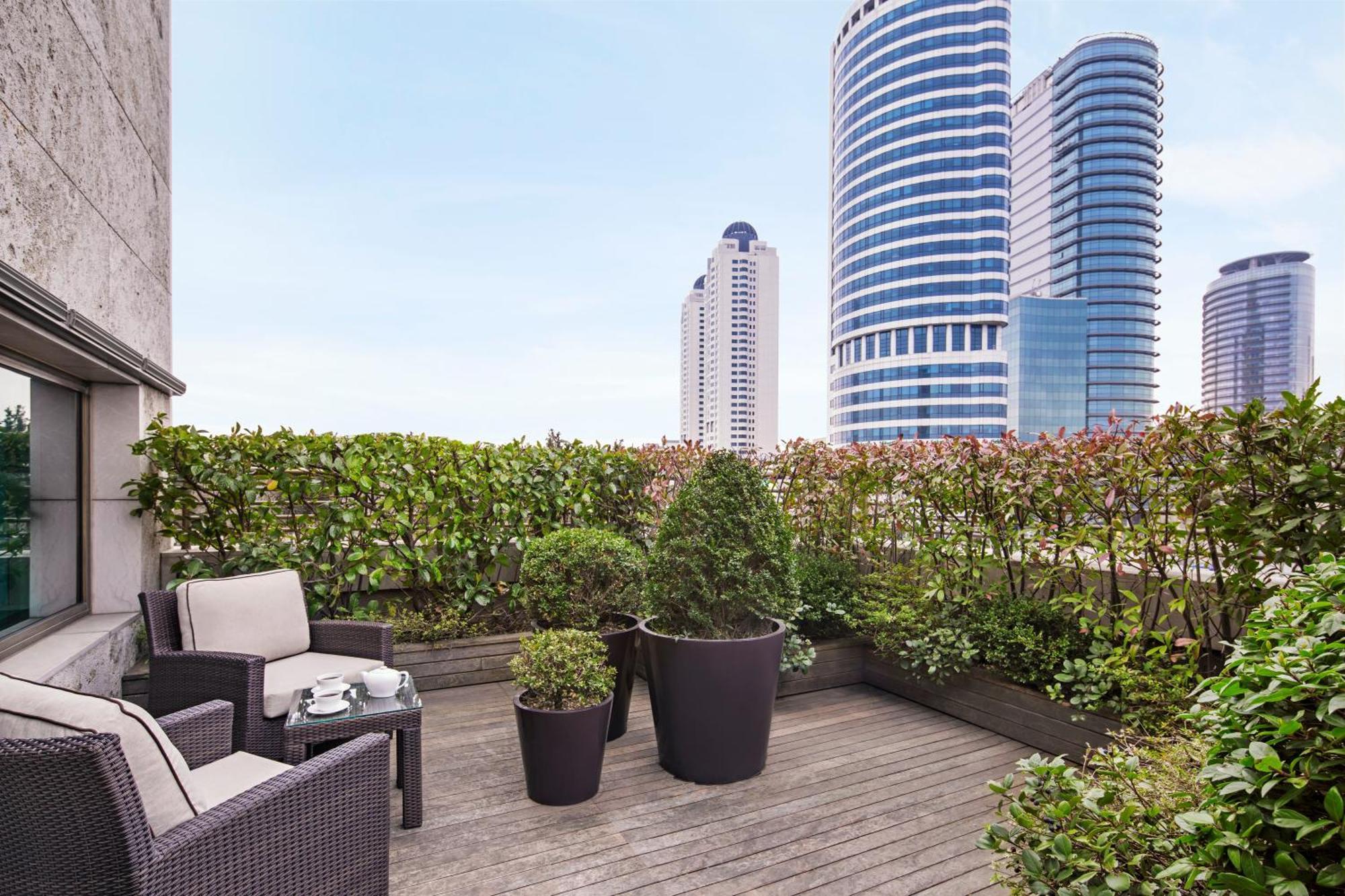 Suite met Queensize Bed en Terras