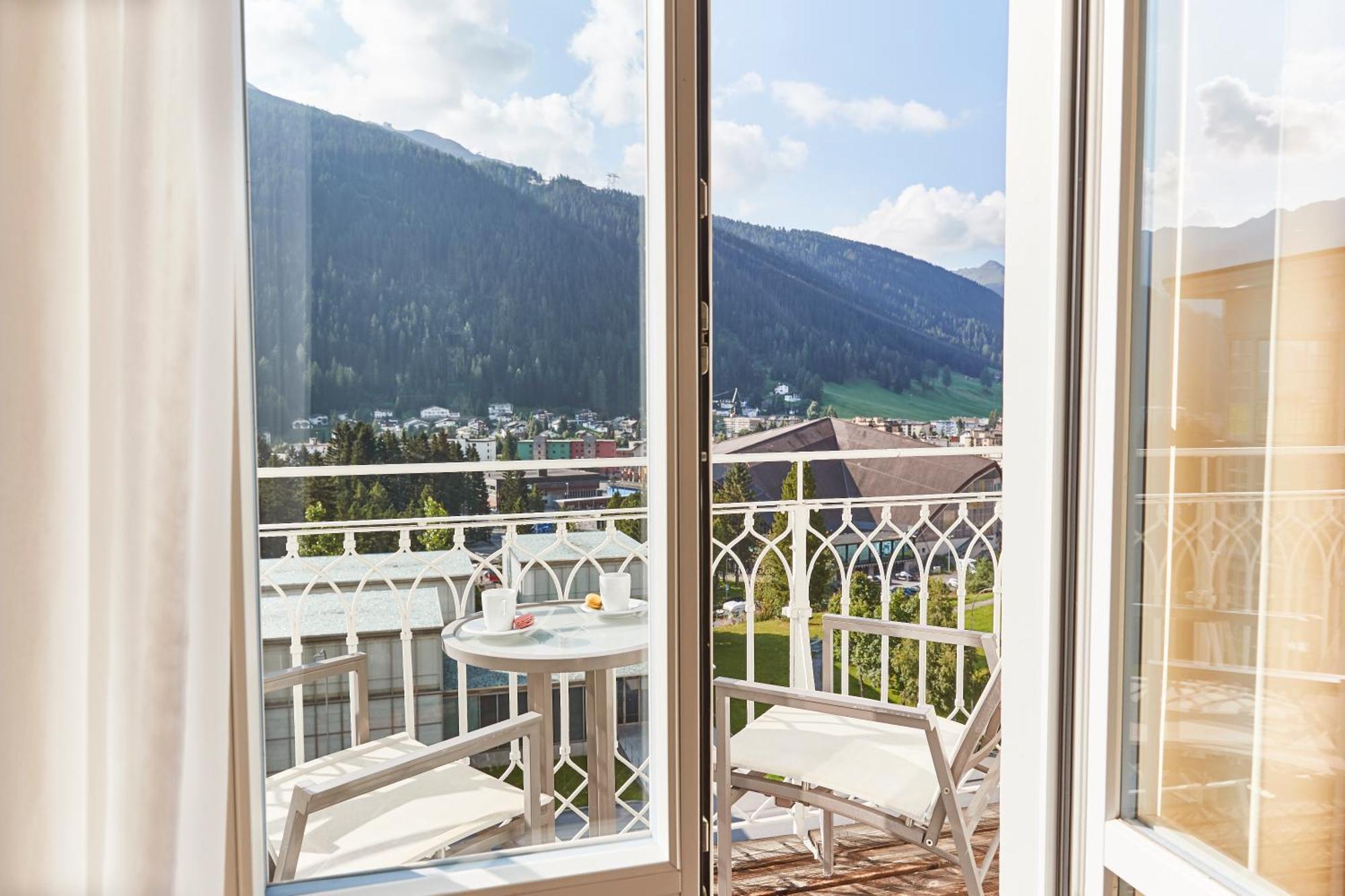 Suite mit Bergblick