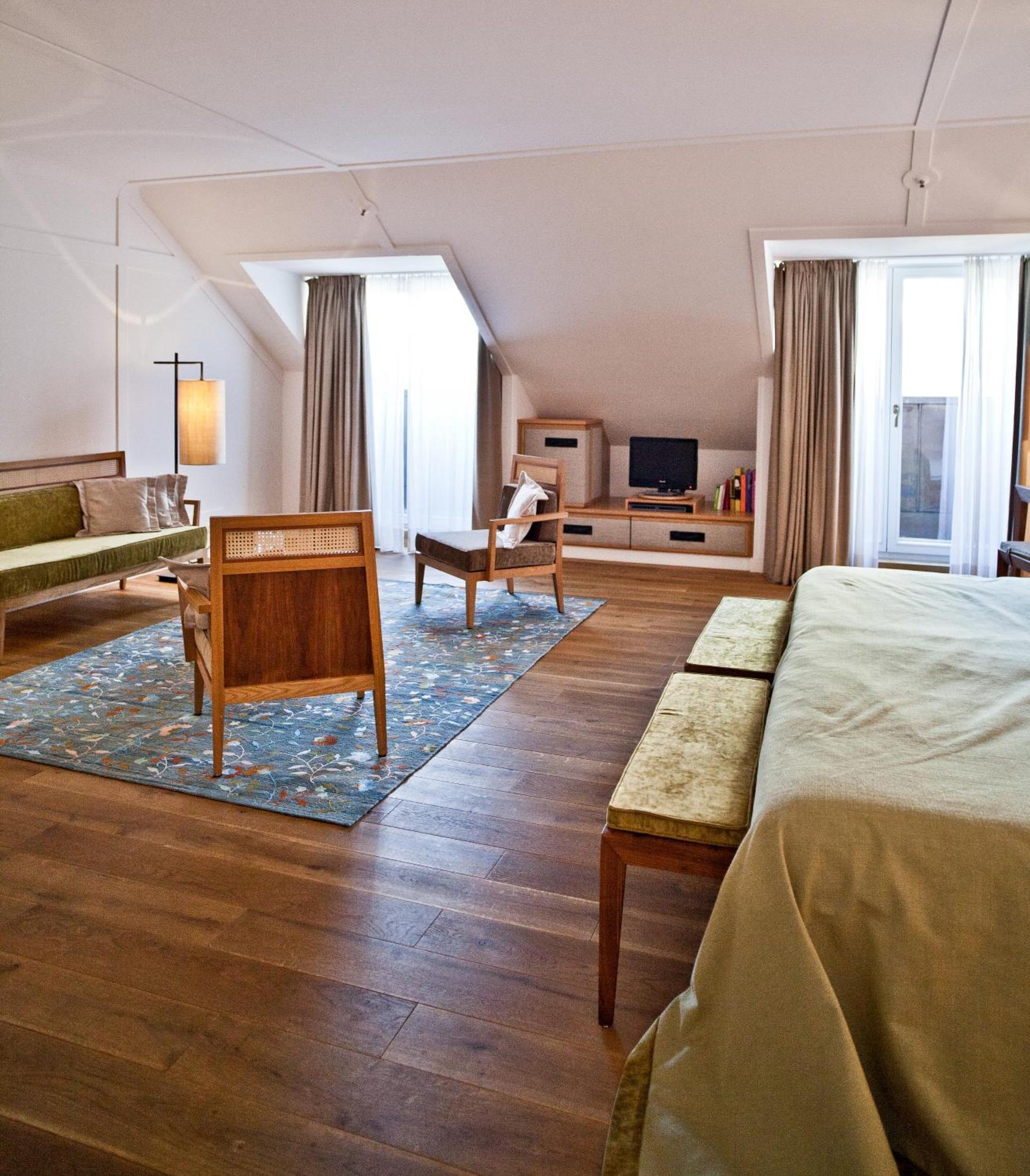Louis Suite