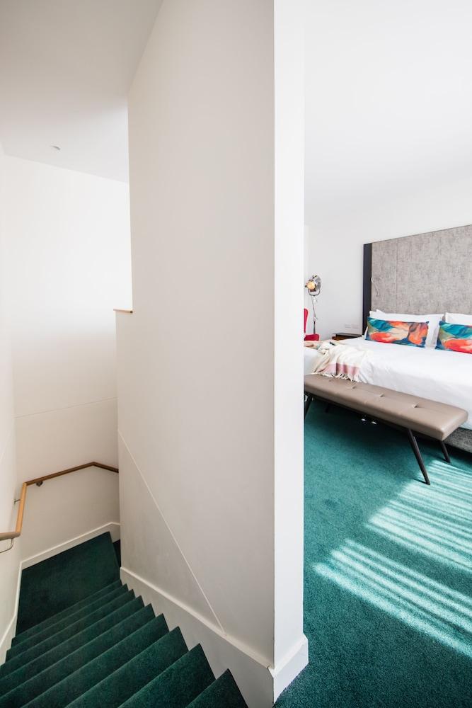 One-Bedroom Loft Suite Chippendale