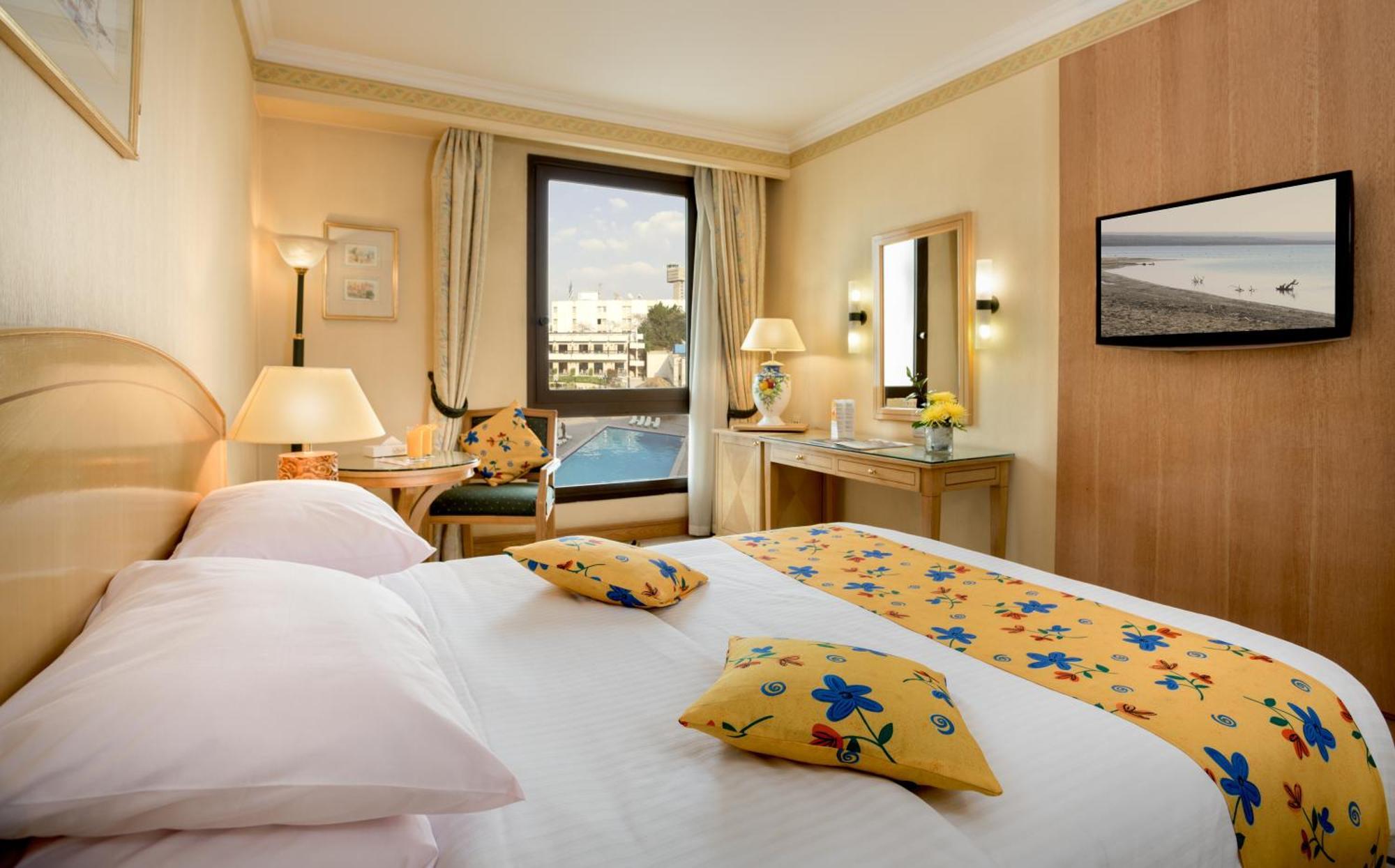 Queen Room Pool View