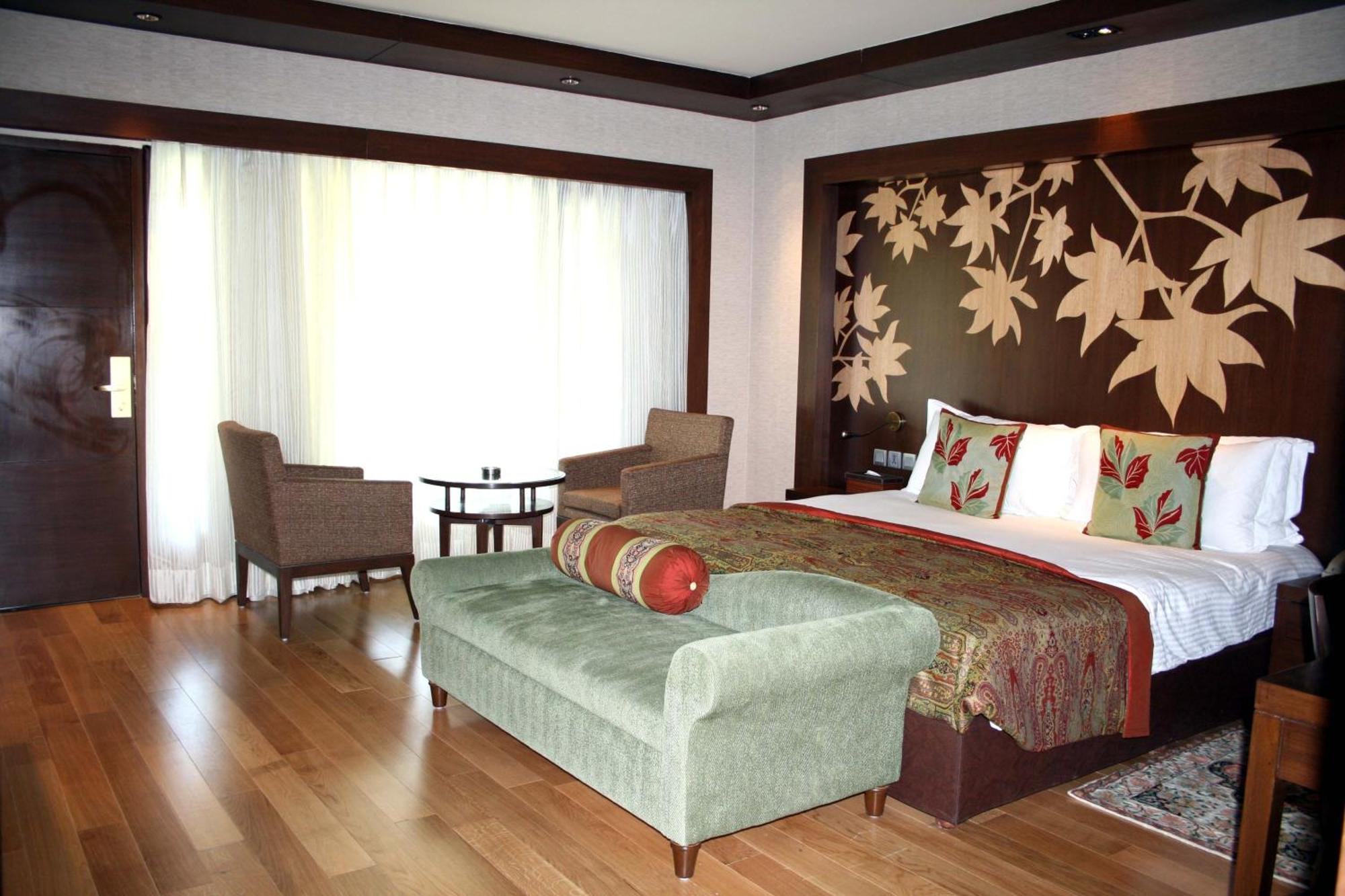 Deluxe First Floor King Bed,1539285688:JPEG