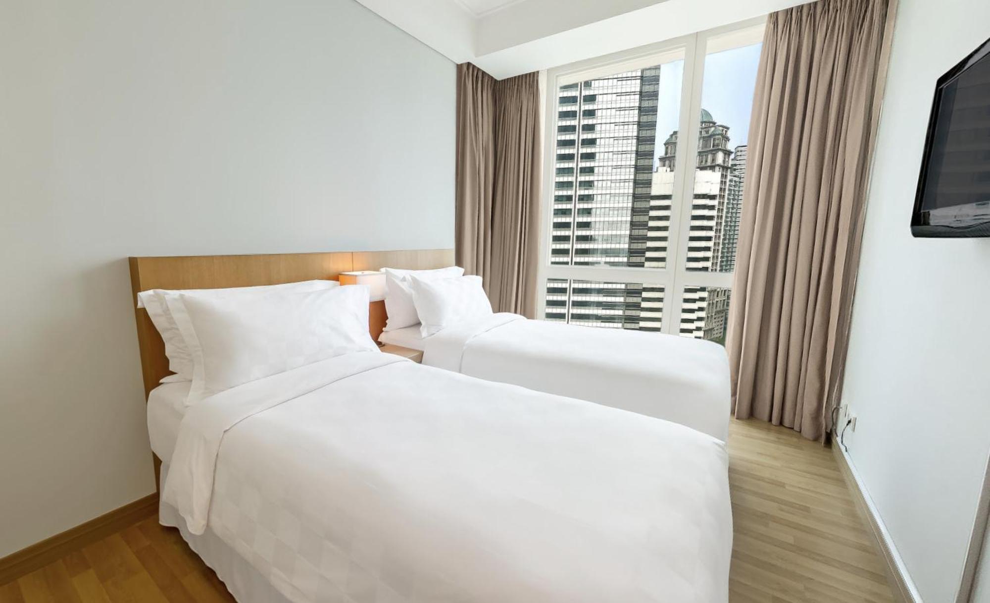Deluxe Three-Bedroom Apartment