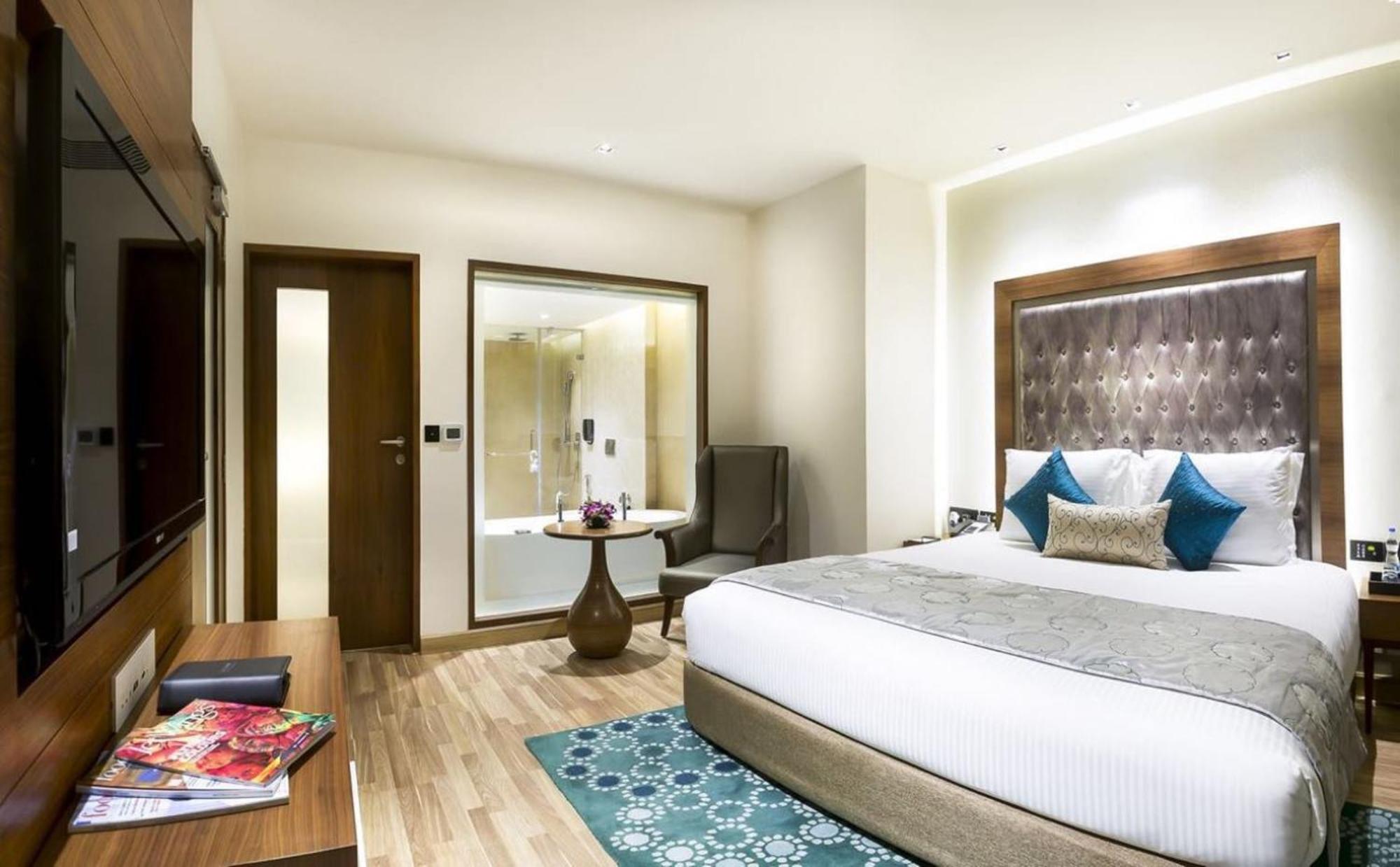 Deluxe Suite Round Trip Airport Transfers