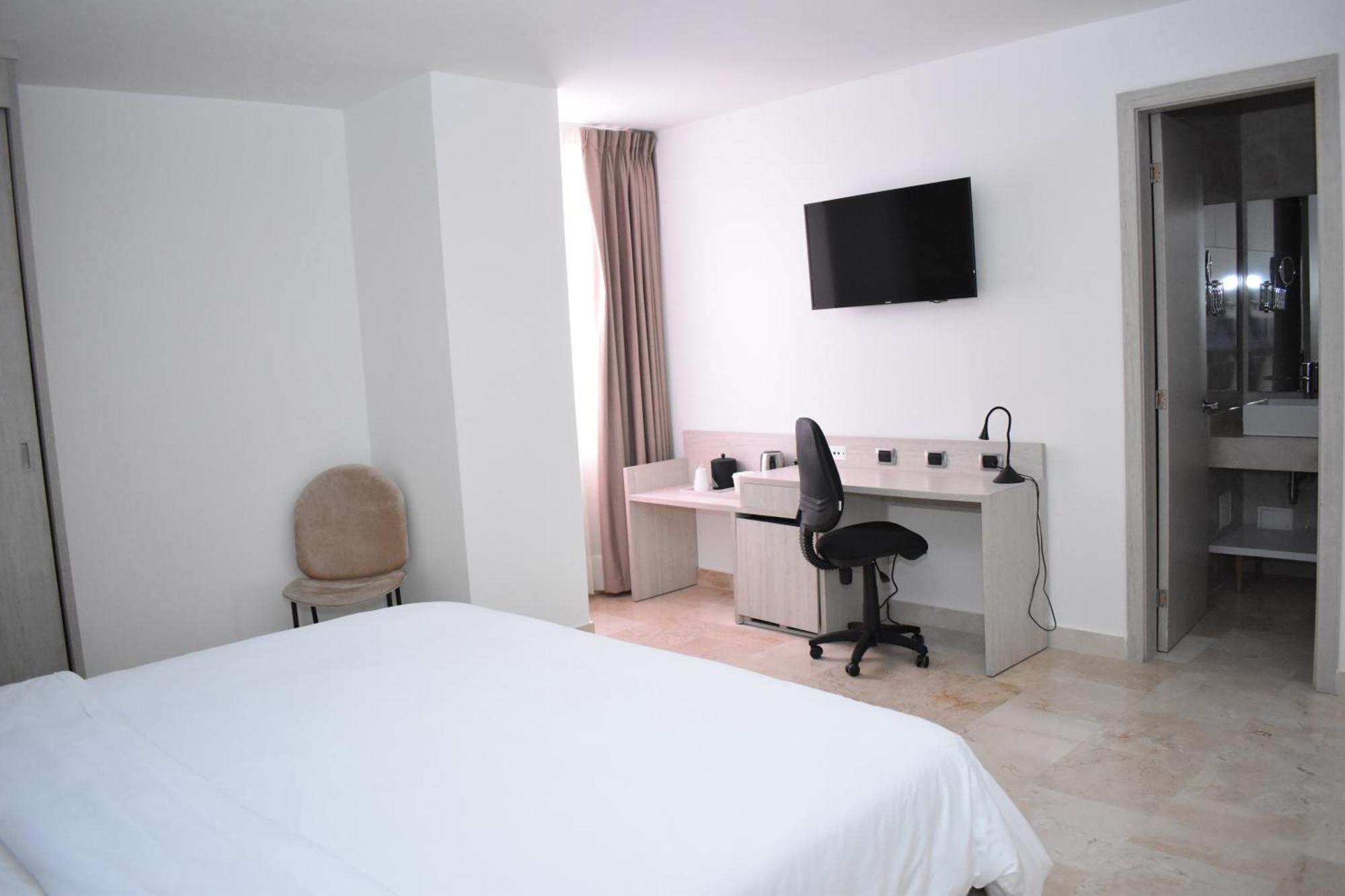 Premium Queen Room with City View - Non-Smoking