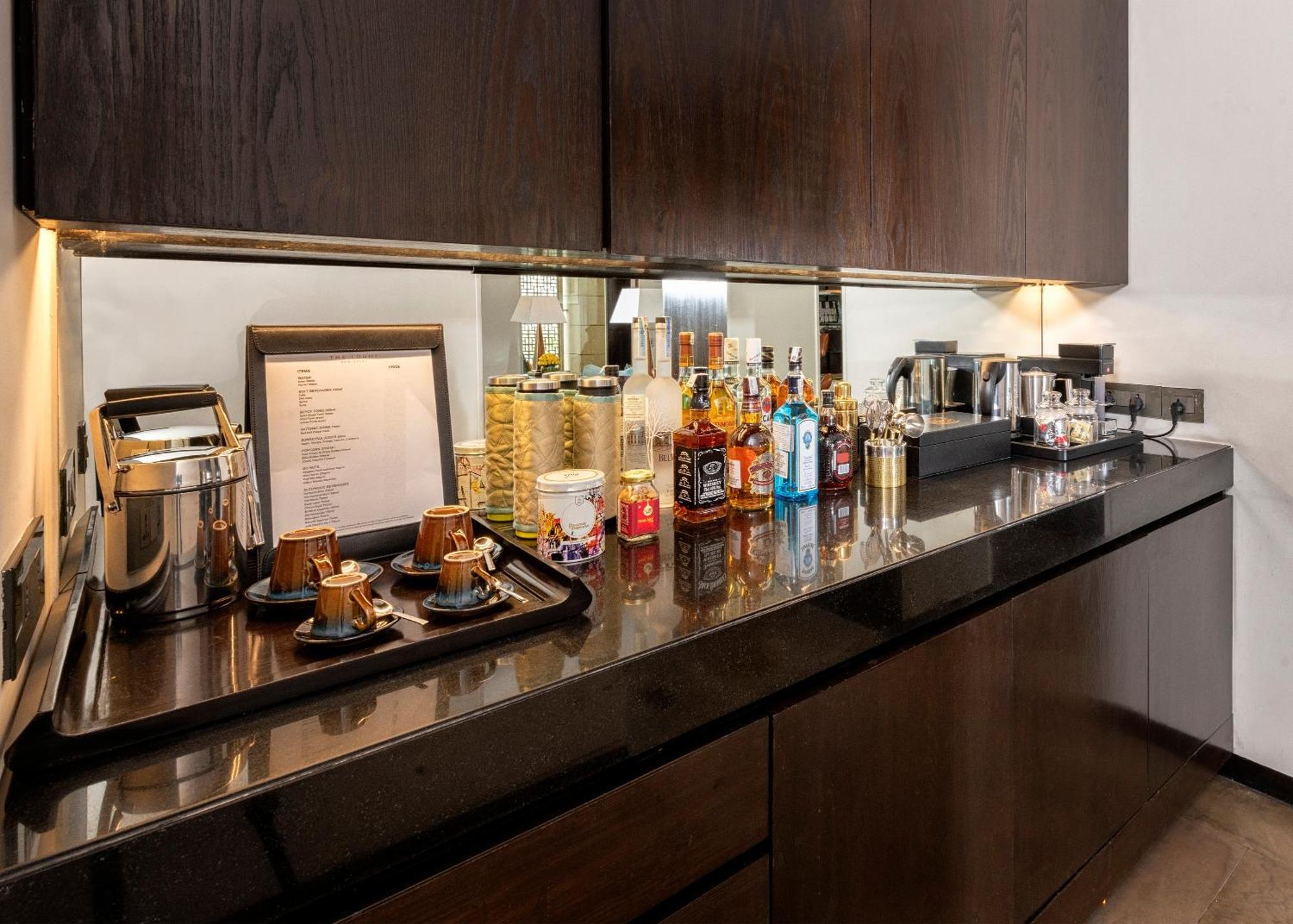Lodhi Suite with  Happy Hours at Safari Lounge 5 to 7 pm, Buy 01 drink and get another drink complimentary (spirits), 1200 spa credit per booking,1214014516:JPEG