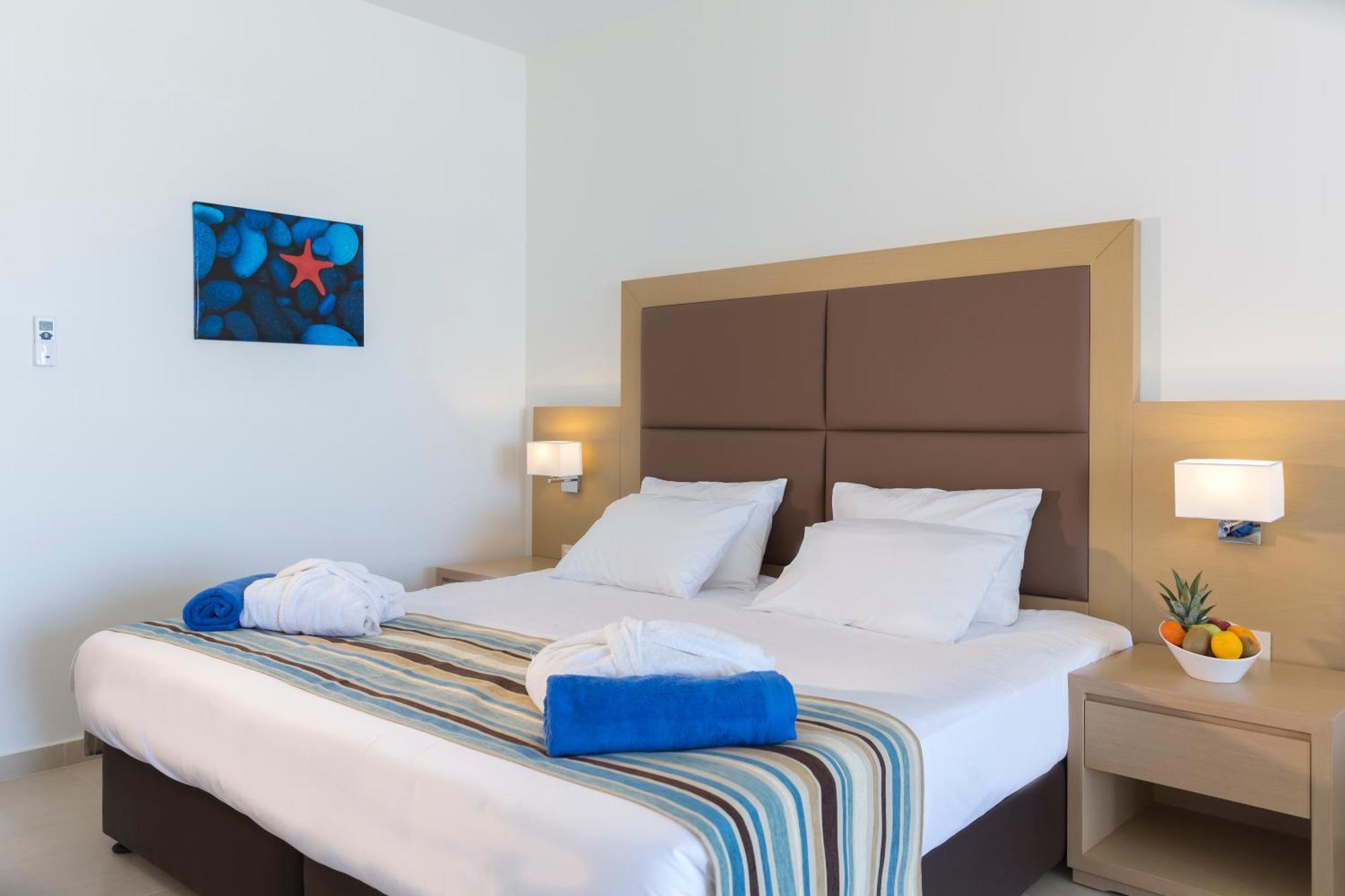 Double or Twin Room,1214186842:JPEG