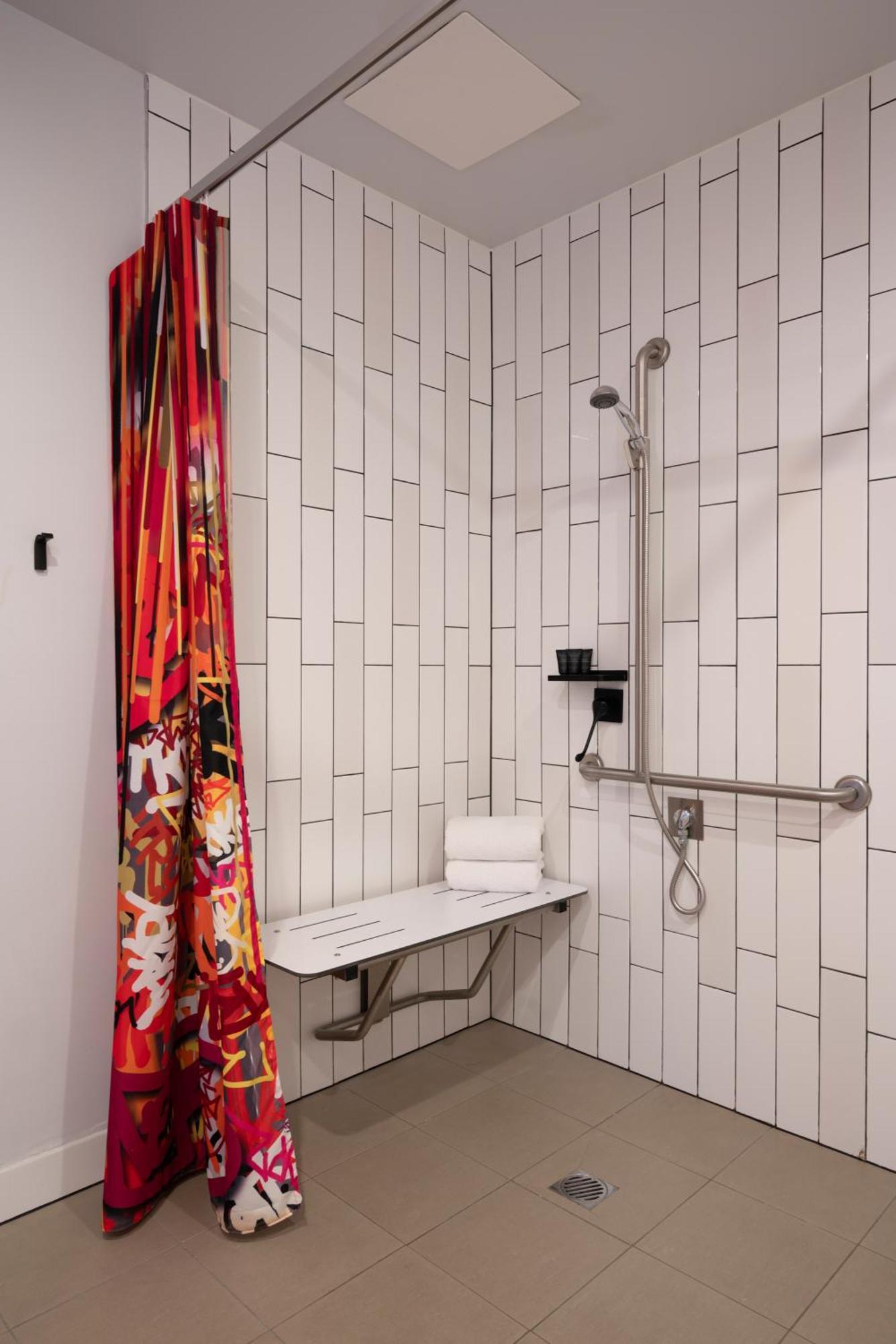 Hotel Queen - Accessible with Free WIFI,887107471:JPEG