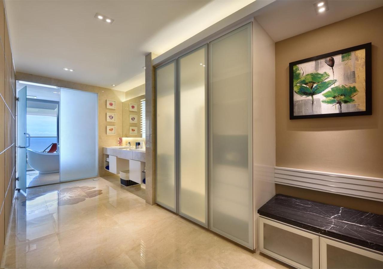 Premium Pool Suite