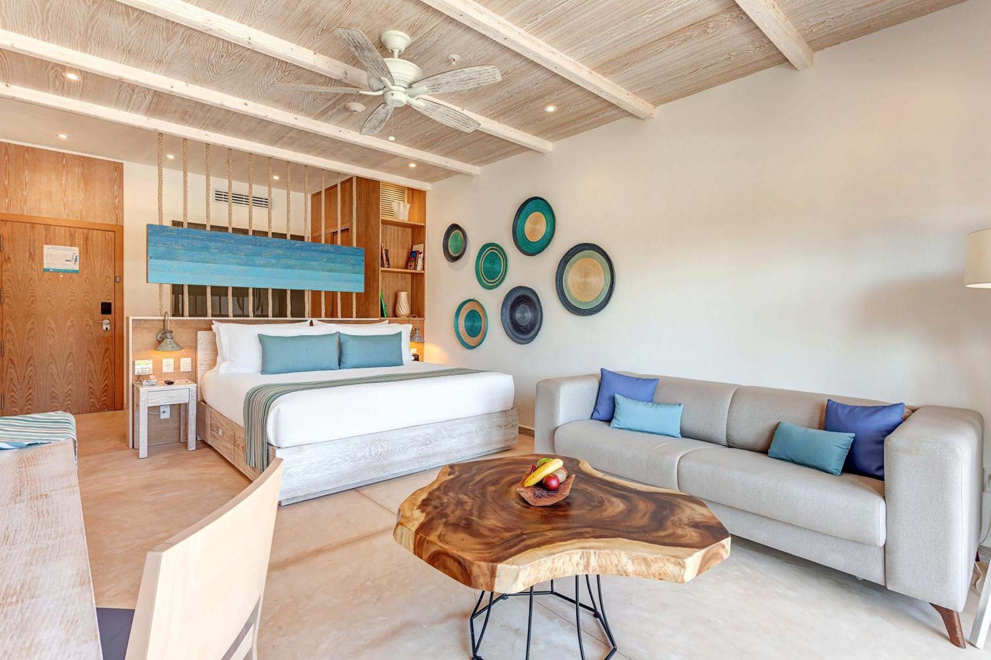 Deluxe Junior Suite Pool View