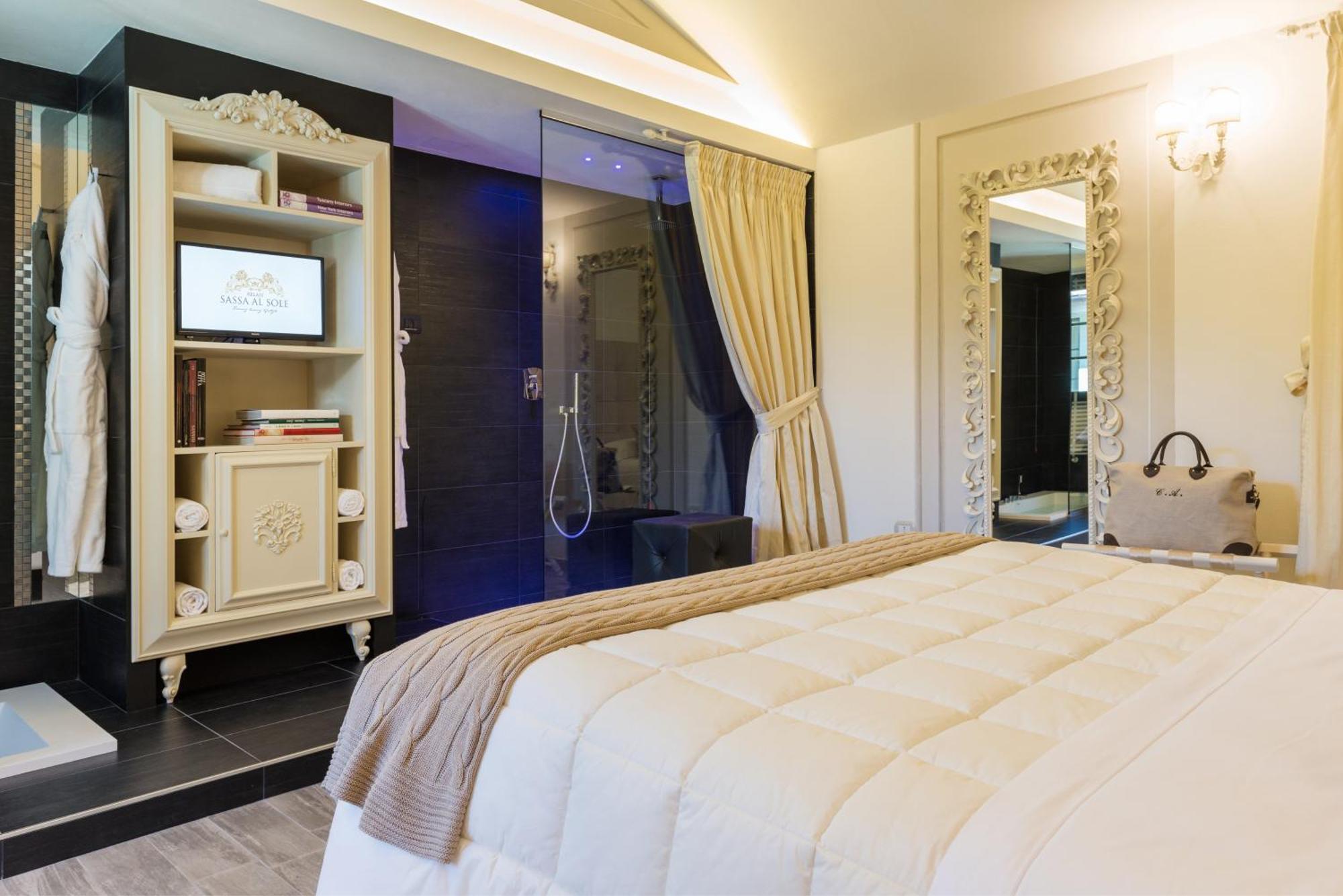 Deluxe Suite Spa Bath
