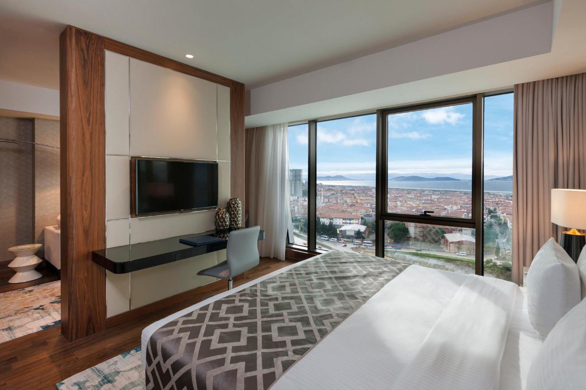 Suite King Size Bed Sea View