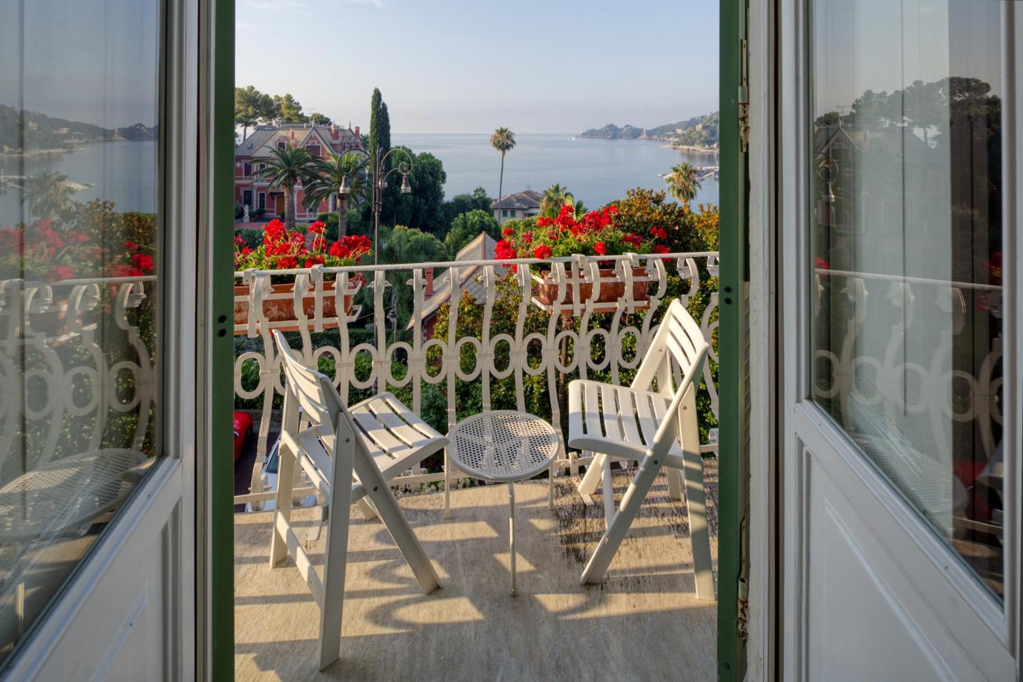 Camera Matrimoniale o Doppia con Letti Singoli con Vista Mare e Balcone