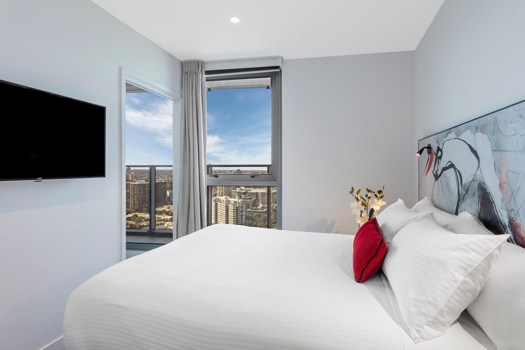 One-Bedroom Sky Apartment – Unserviced