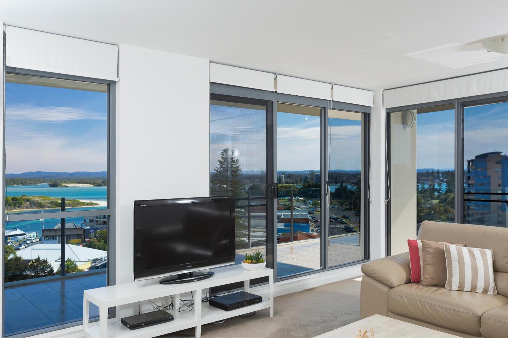 Superior One-Bedroom Apartment Water View