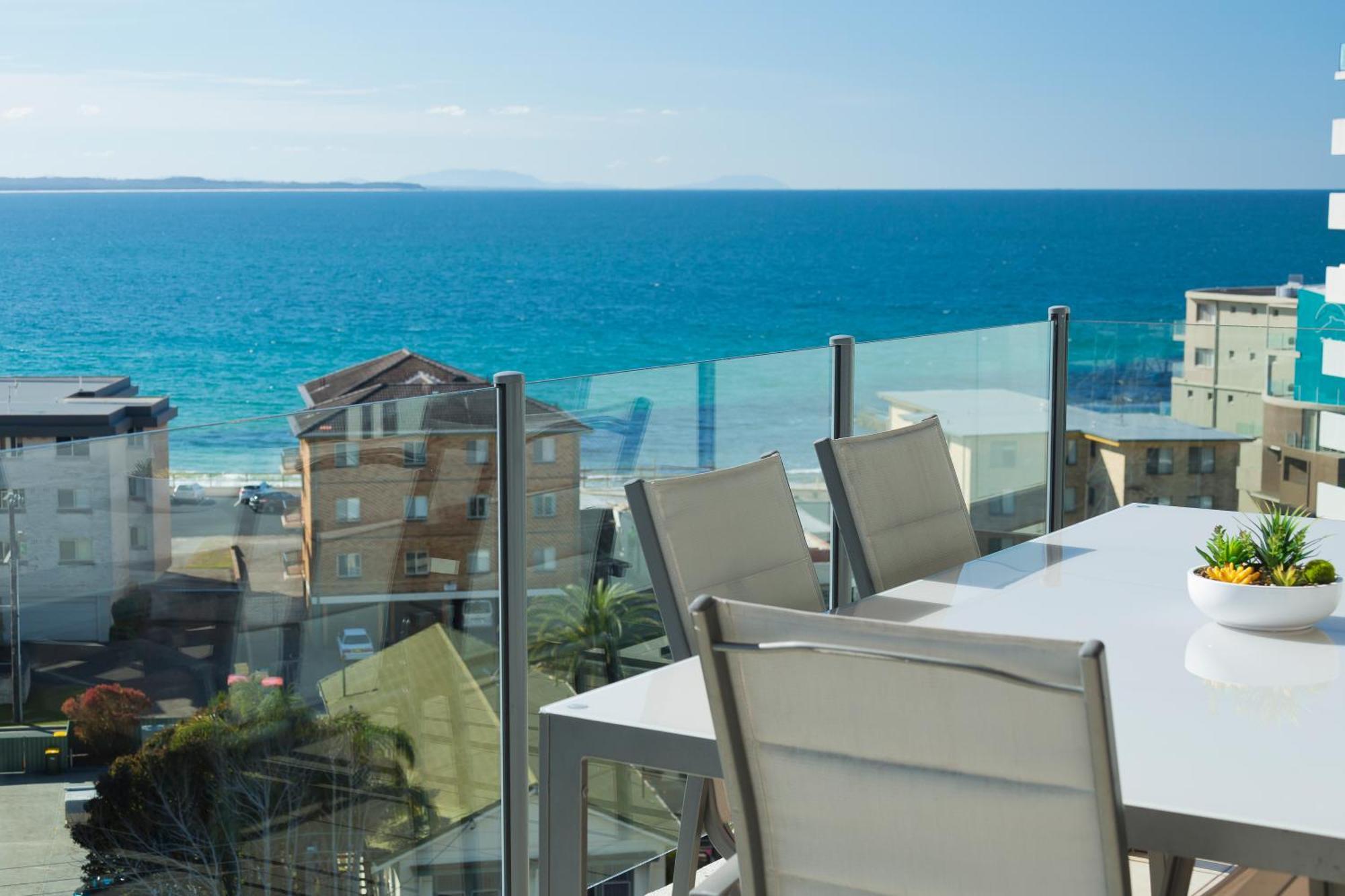 Superior One-Bedroom Apartment Water View