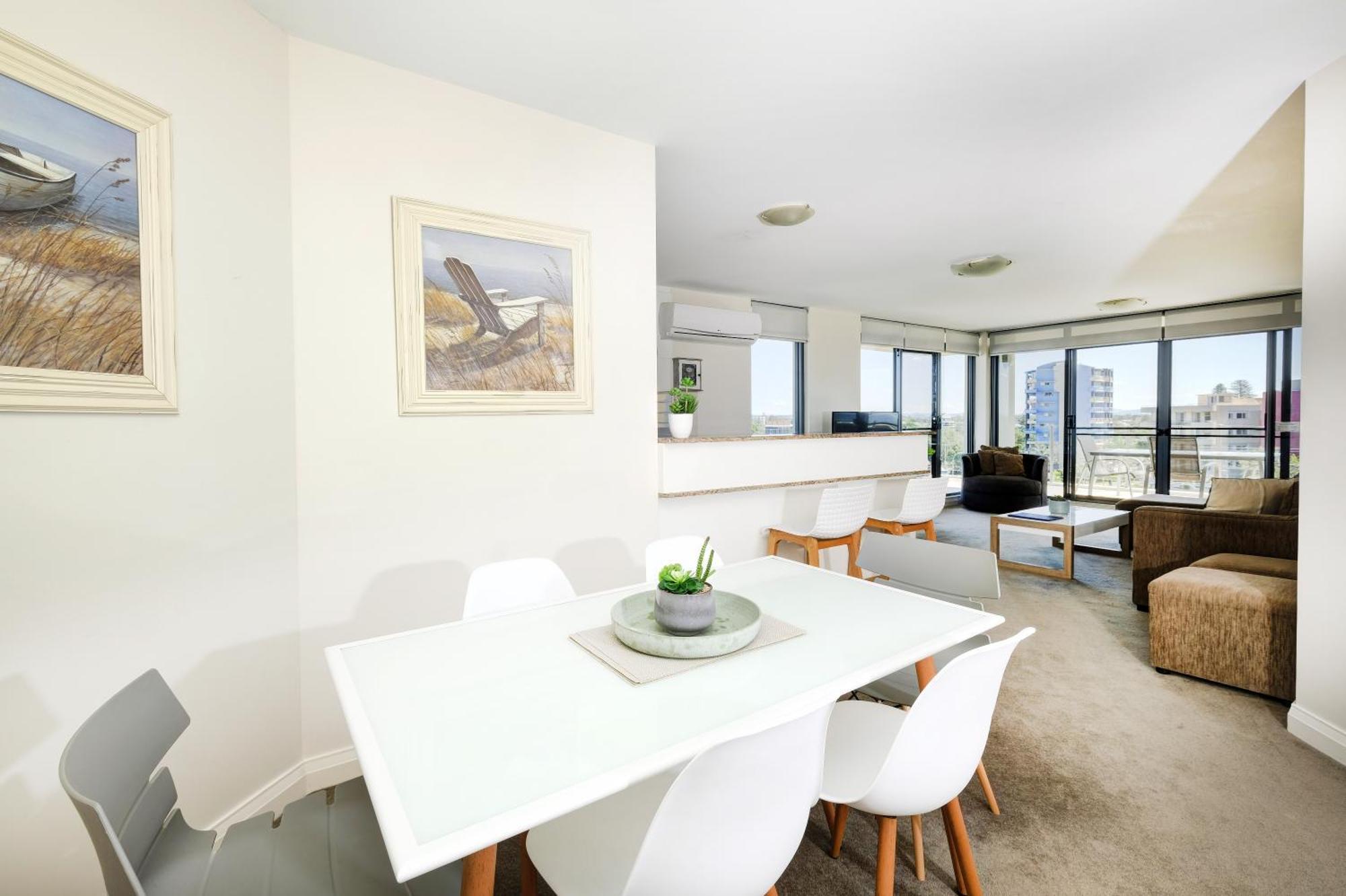 Superior One-Bedroom Apartment Water View
