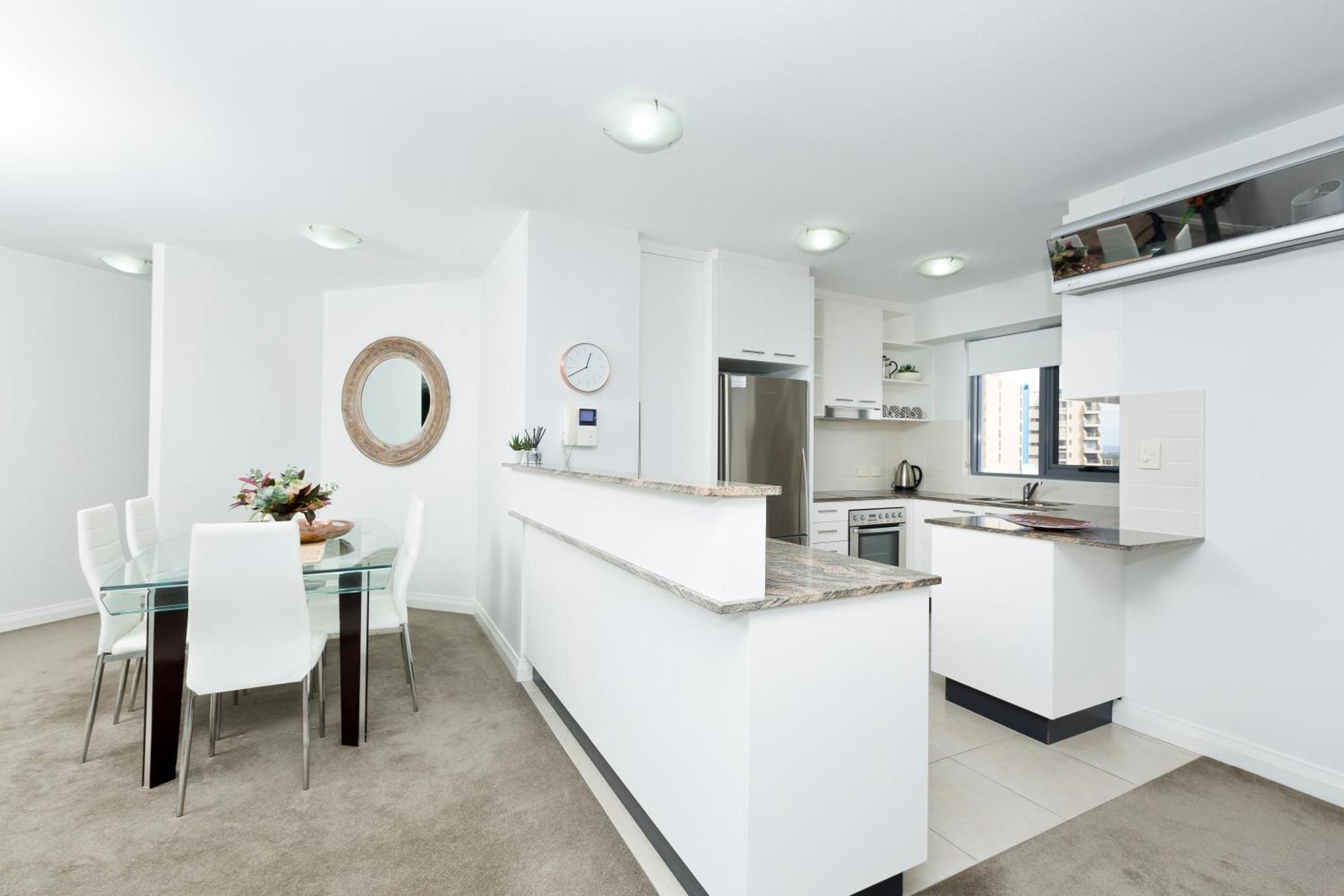Three-Bedroom Apartment Town View