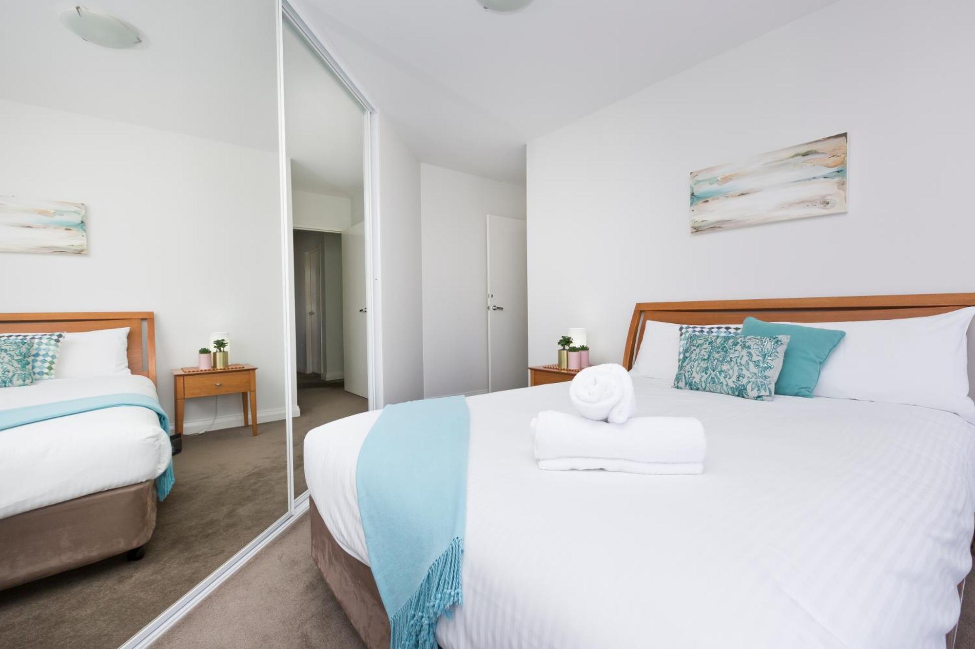 Three-Bedroom Apartment Town View