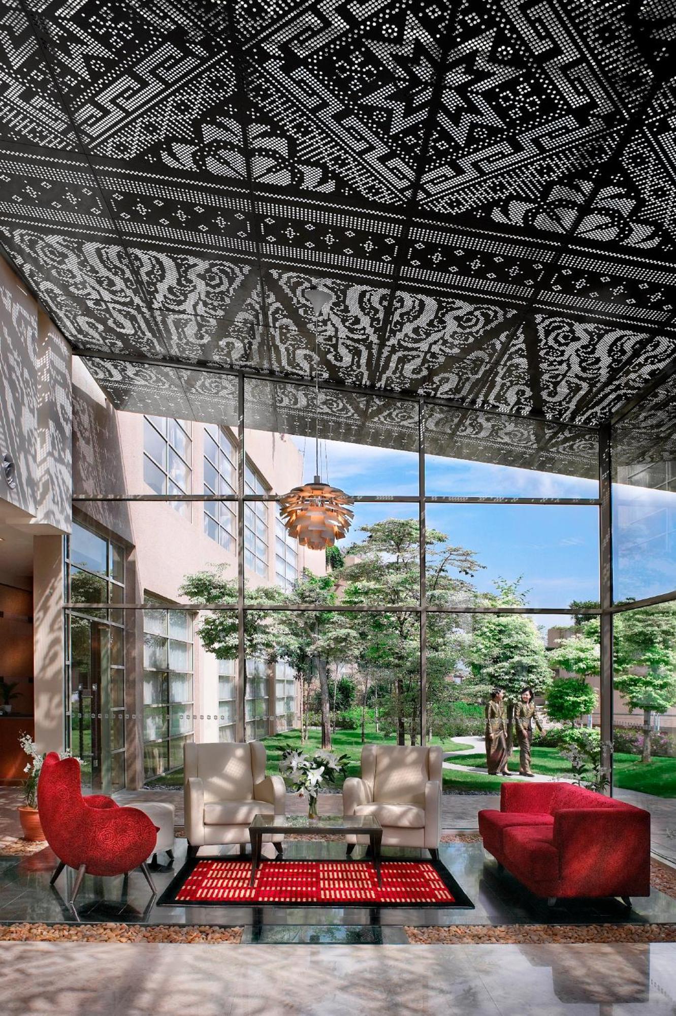 Deluxe Hill View King Room
