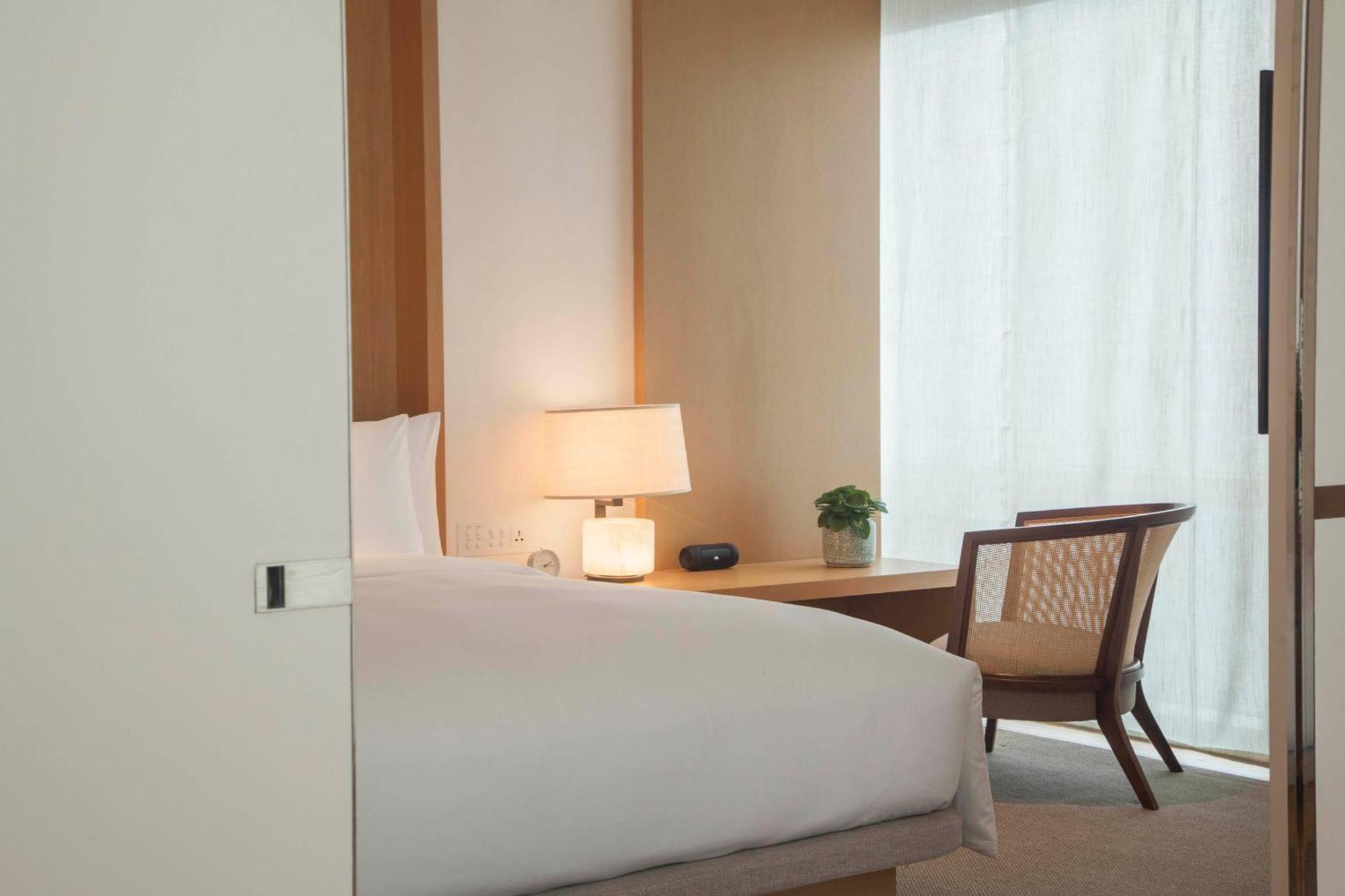 King Room with Atrium View - Club Access,1403760458:JPEG