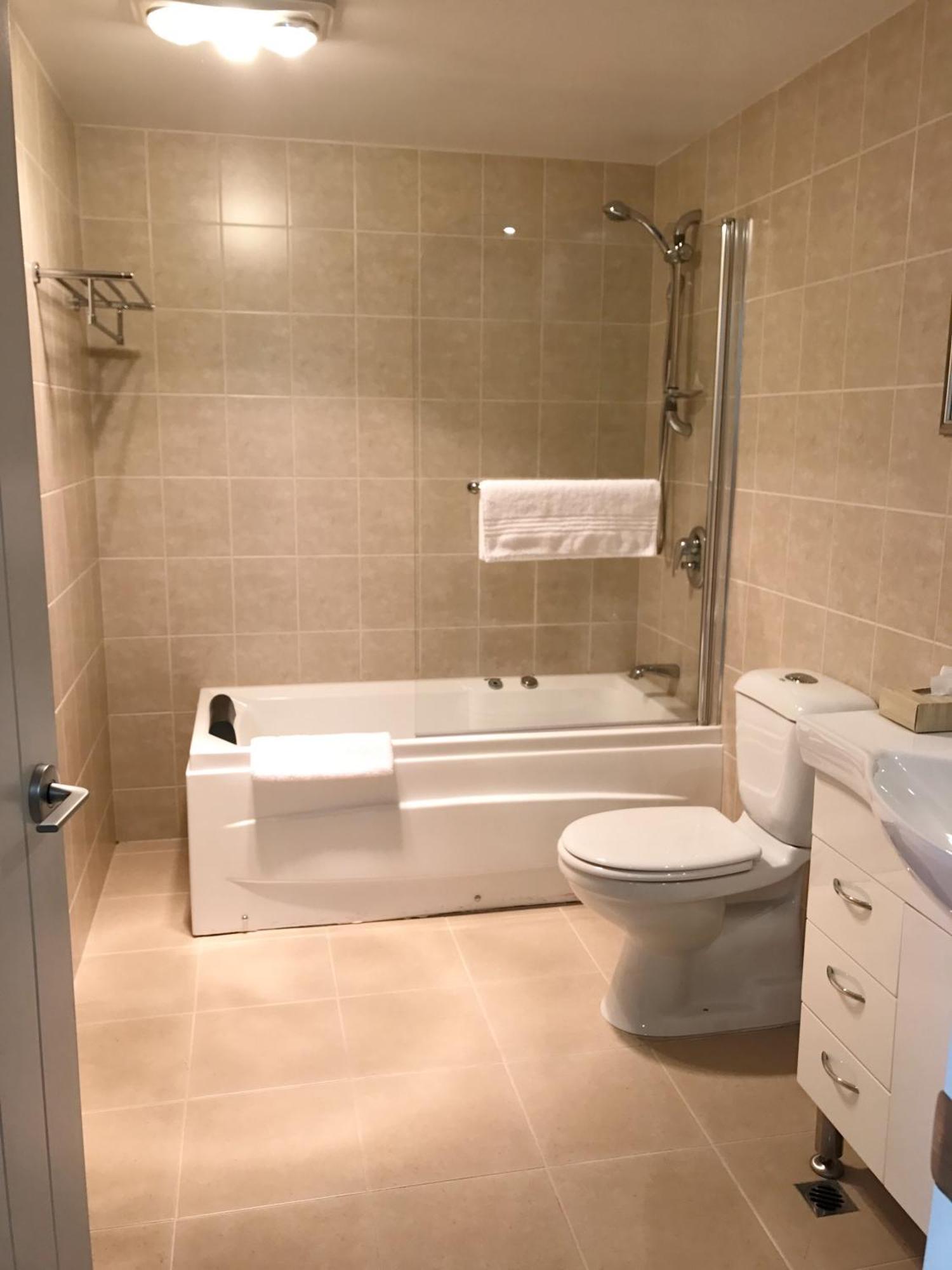 One-Bedroom Apartment Spa Bath
