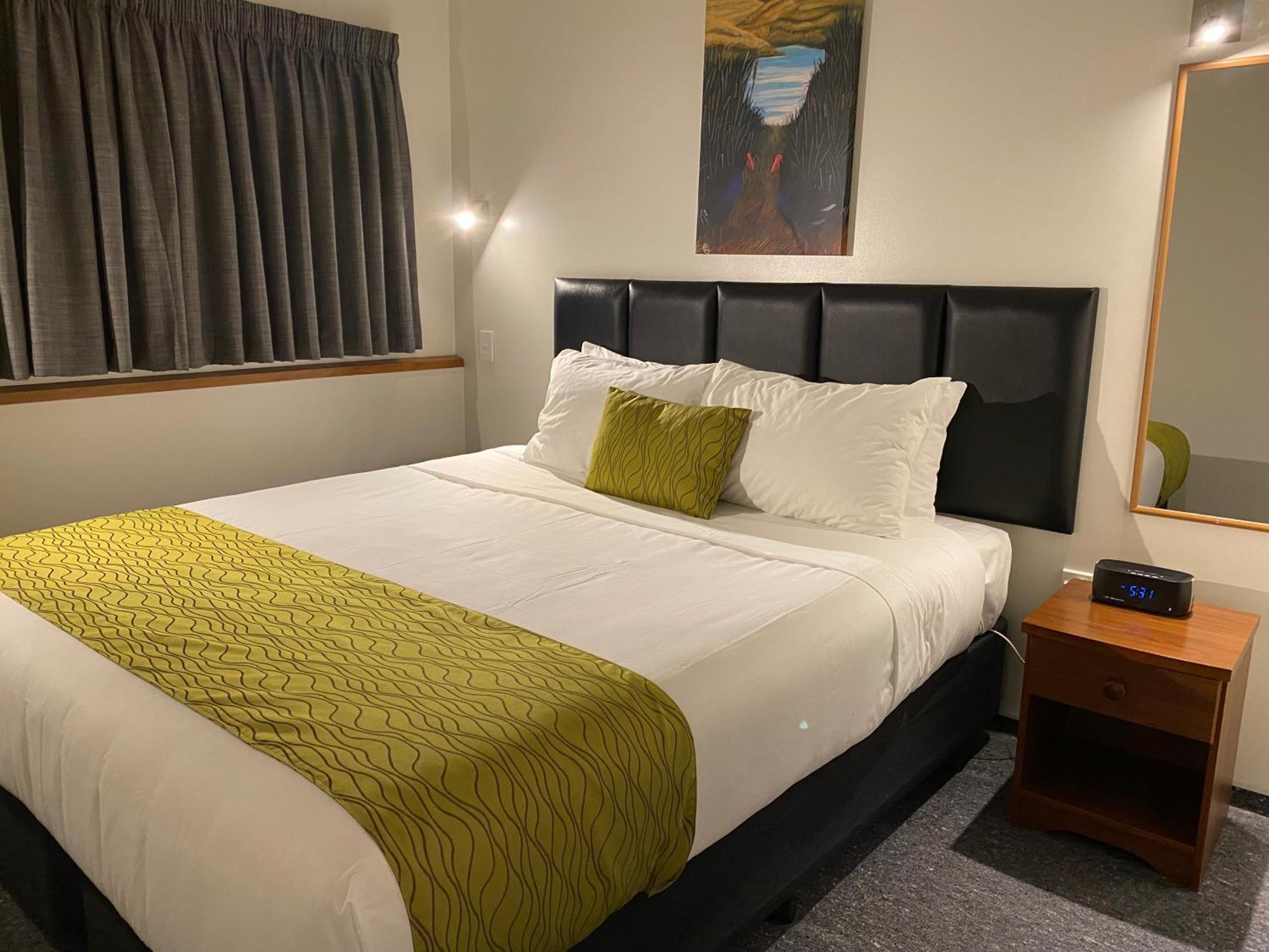One-Bedroom Apartment,1221895936:JPEG