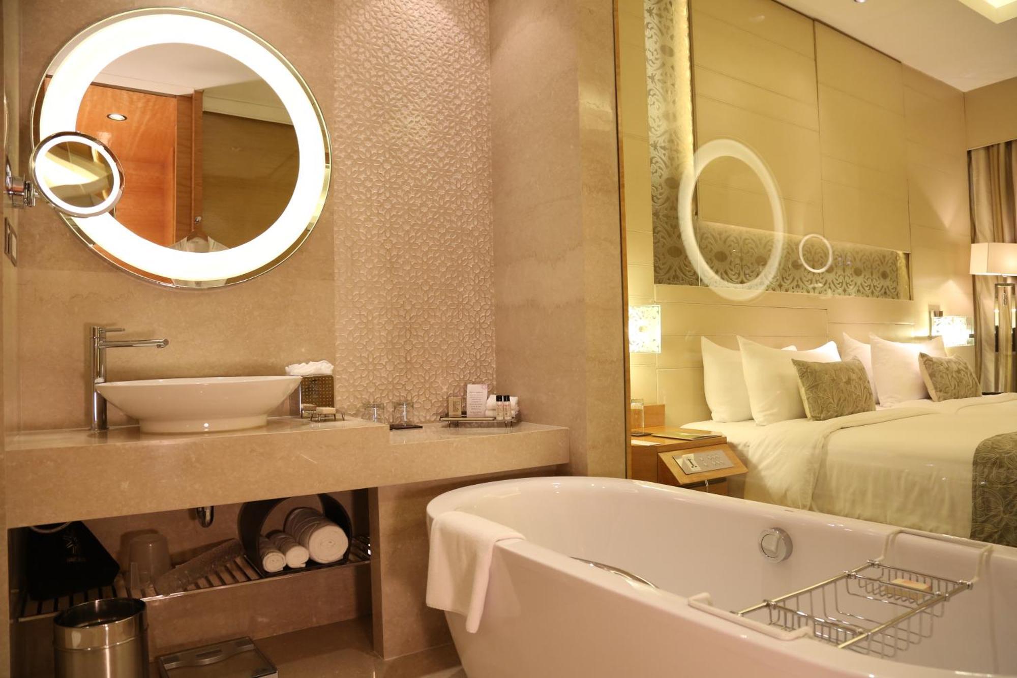 Deluxe Twin Room on F&B