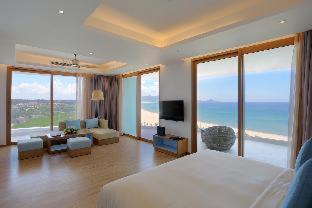 Studio Deluxe King Ocean View