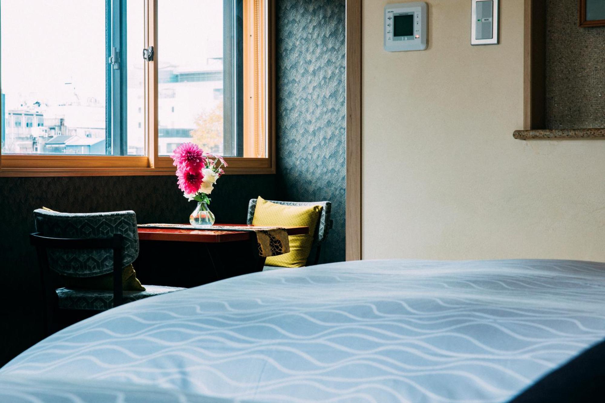 Corner Premium Twin Room City View