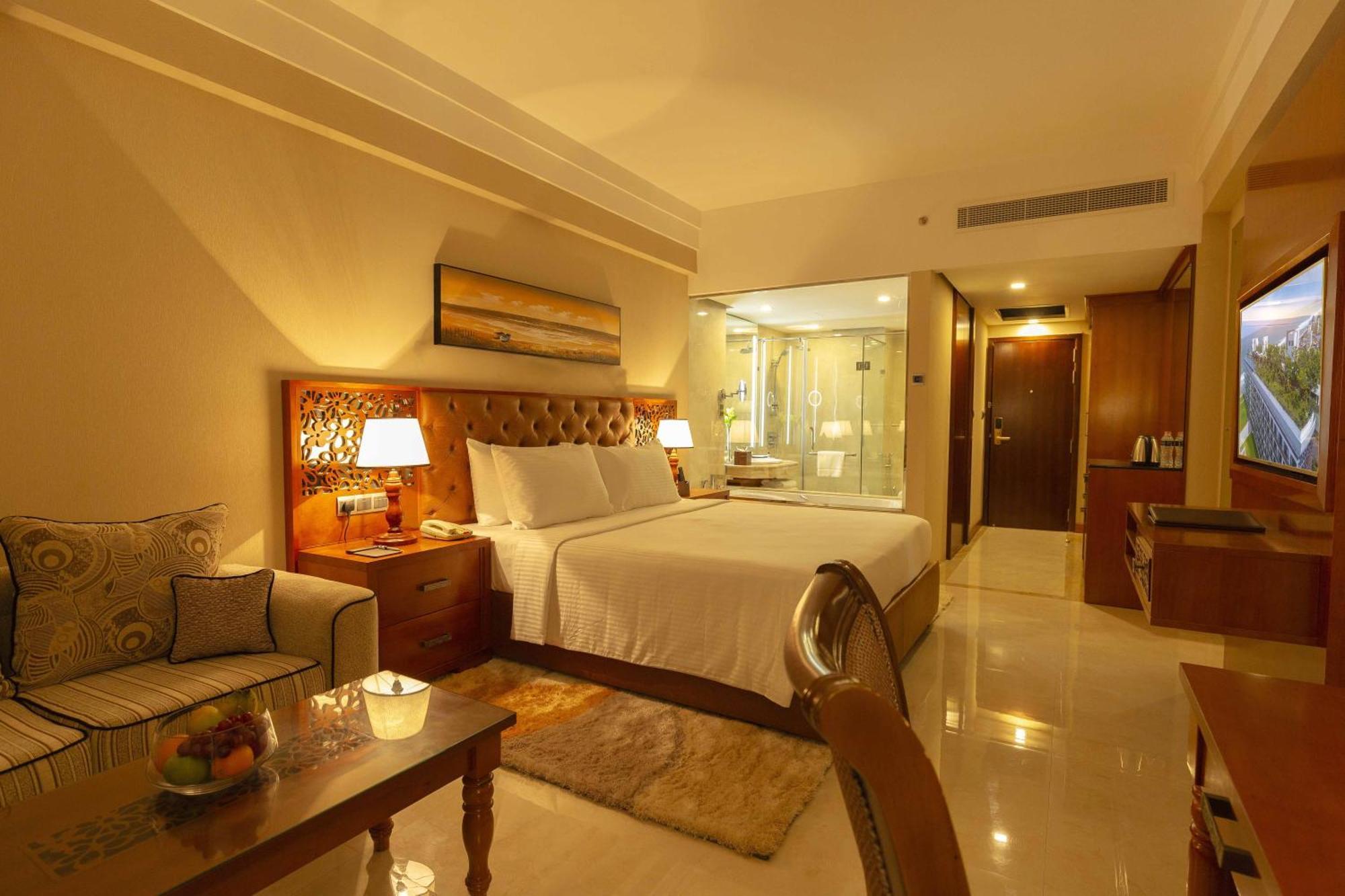 Deluxe King Room Complimentary City Tour & Access to Beach Lounge