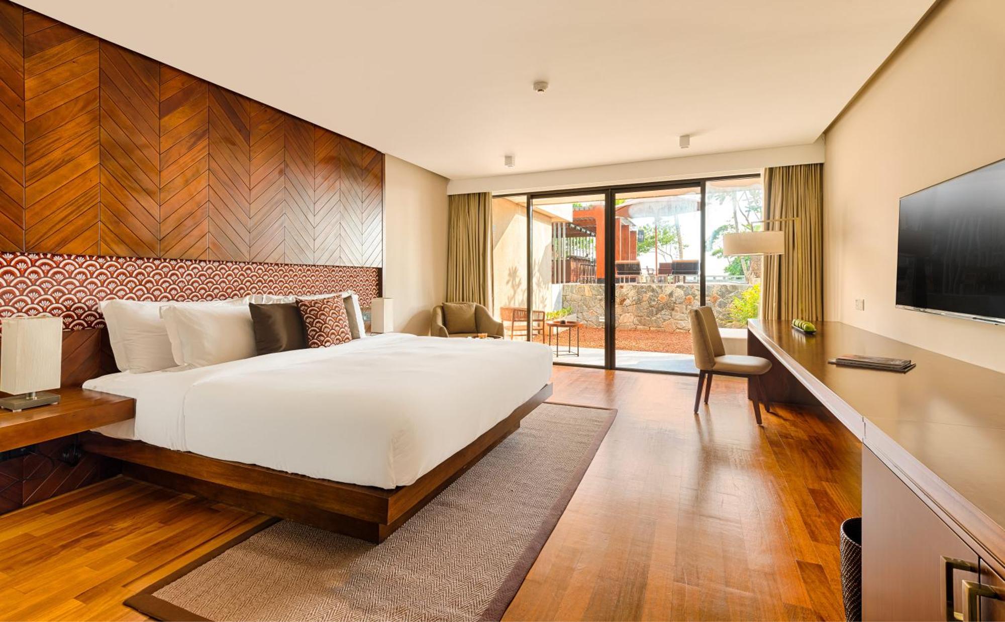 Deluxe Room Complimentary sundowner cocktail from 530 pm to 630 pm