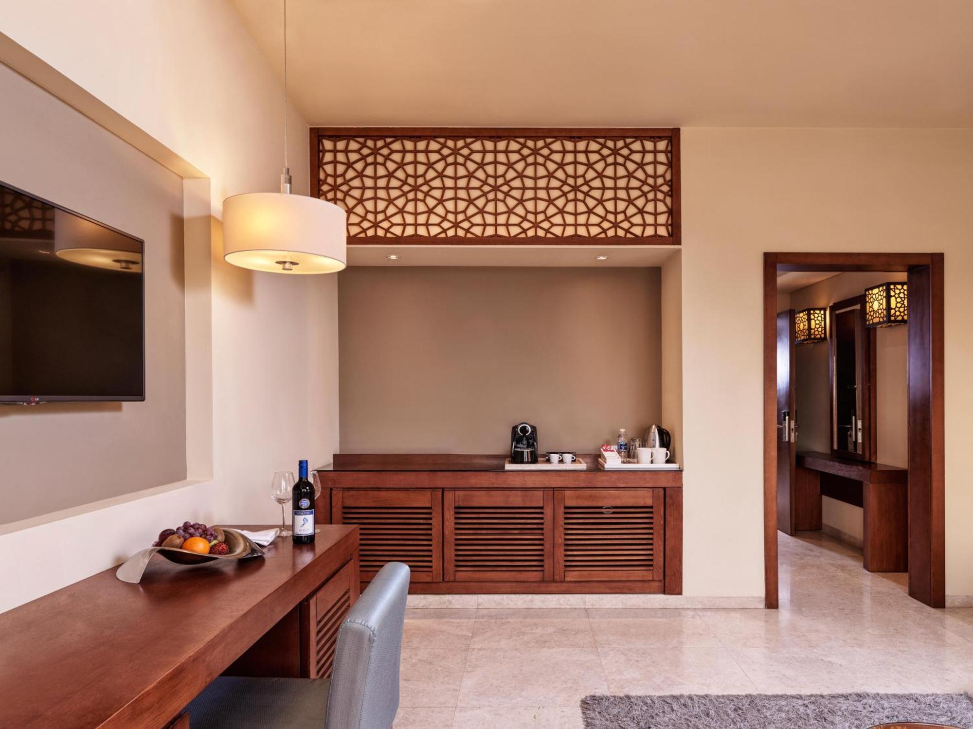 Fanar Deluxe Suite With Aqua Park Entrance