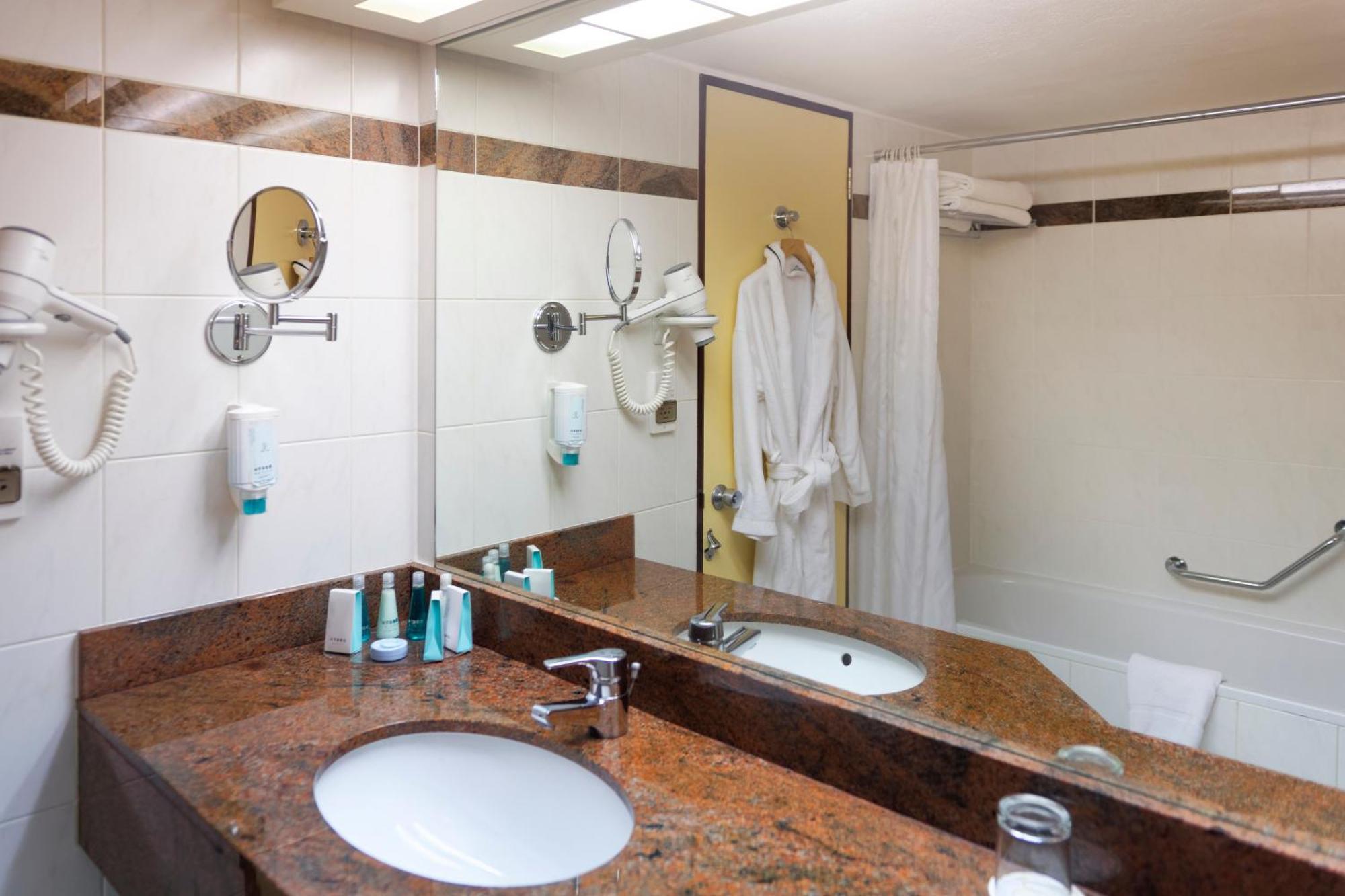 Double or Twin Room with Lake View,969148444:JPEG