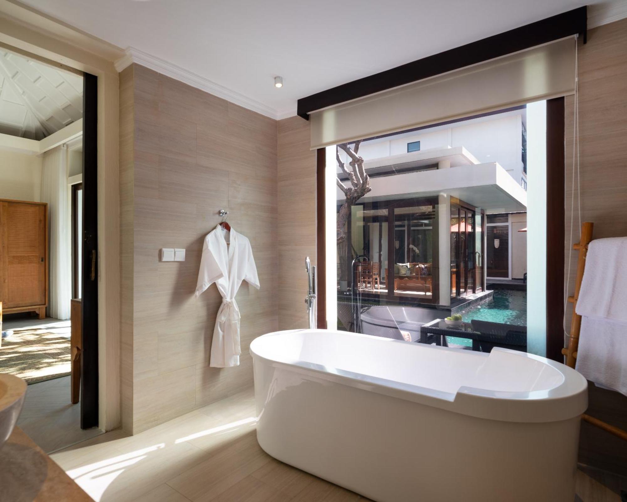 One-Bedroom Villa with Private Pool, Bathtub and Fully Equipped Kitchenette